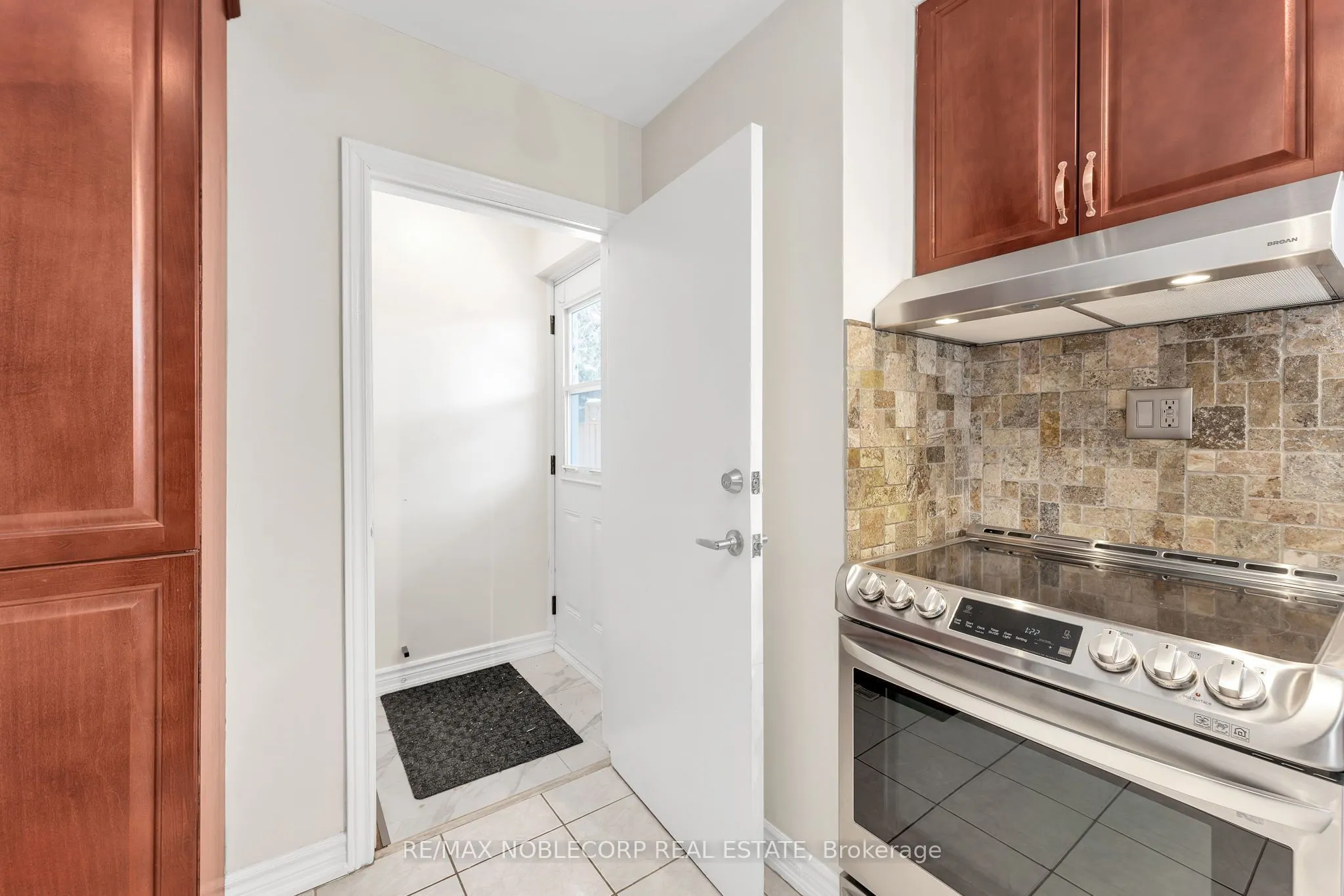 4230 Bloor Street W