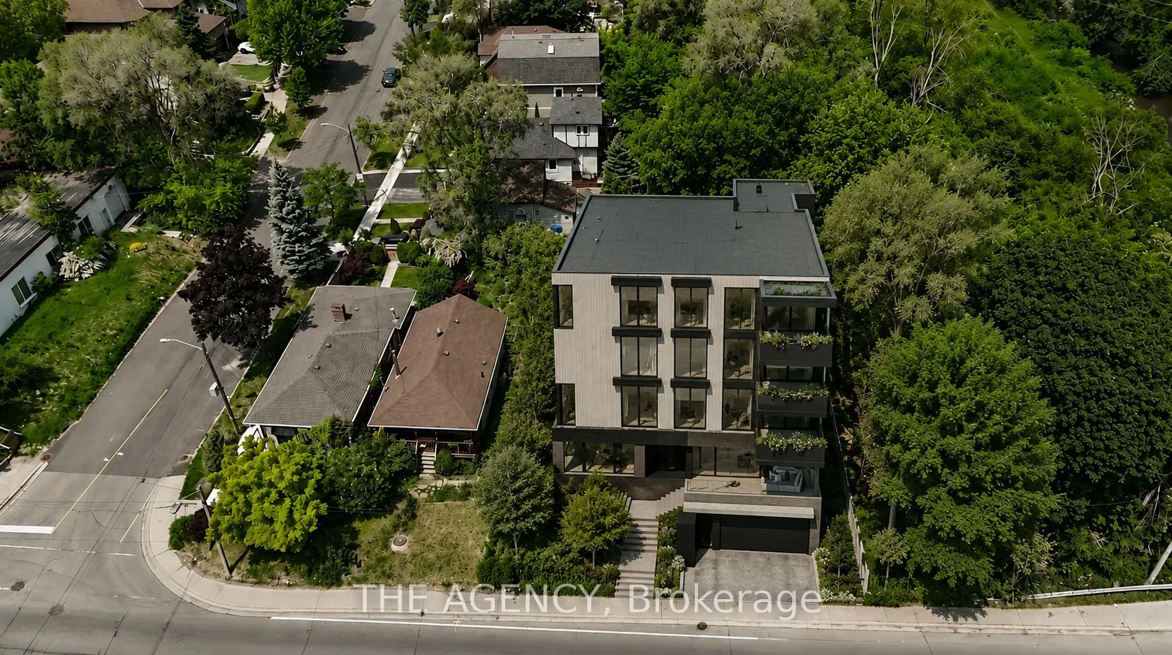 580 The Queensway