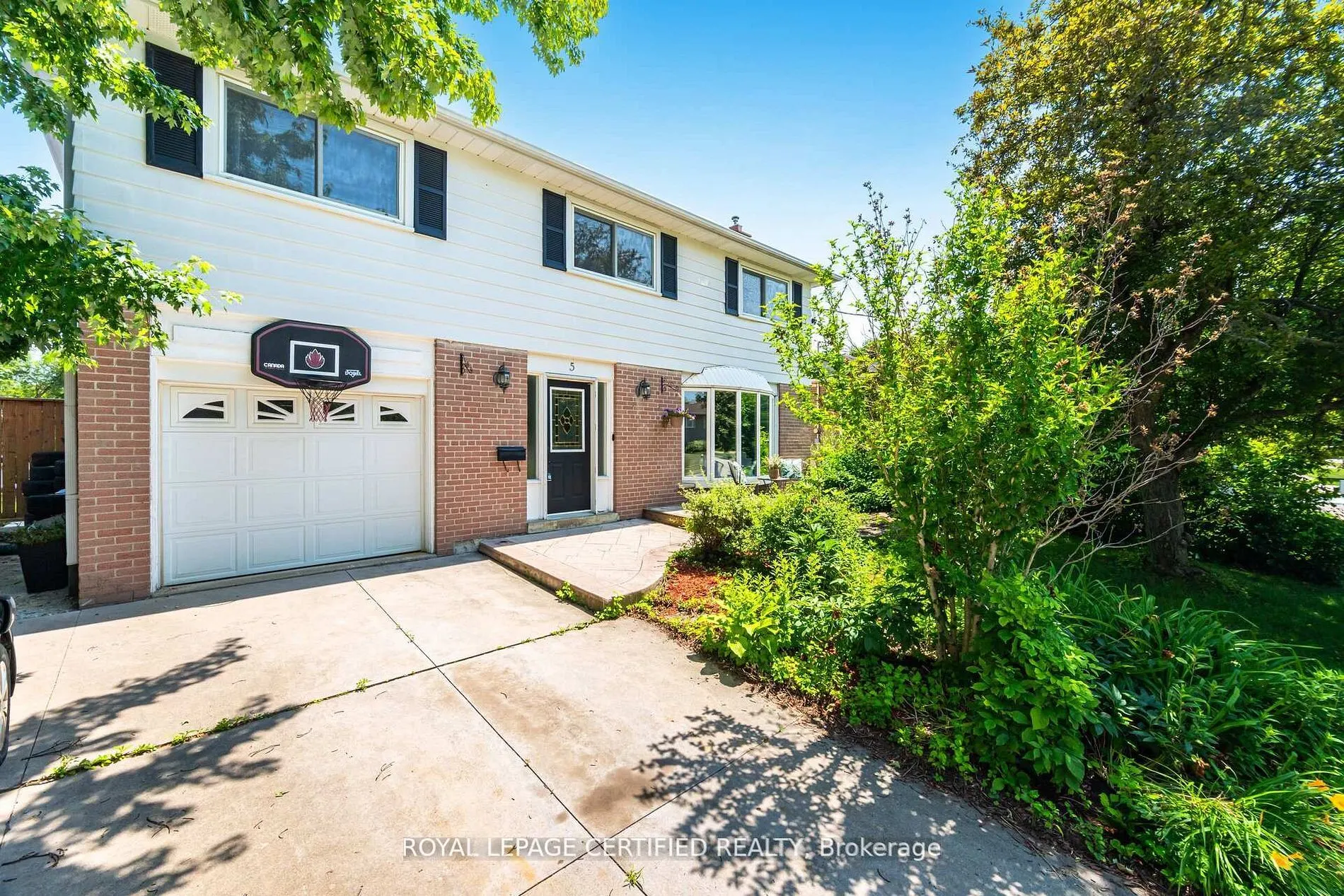 5 Stockman Crescent