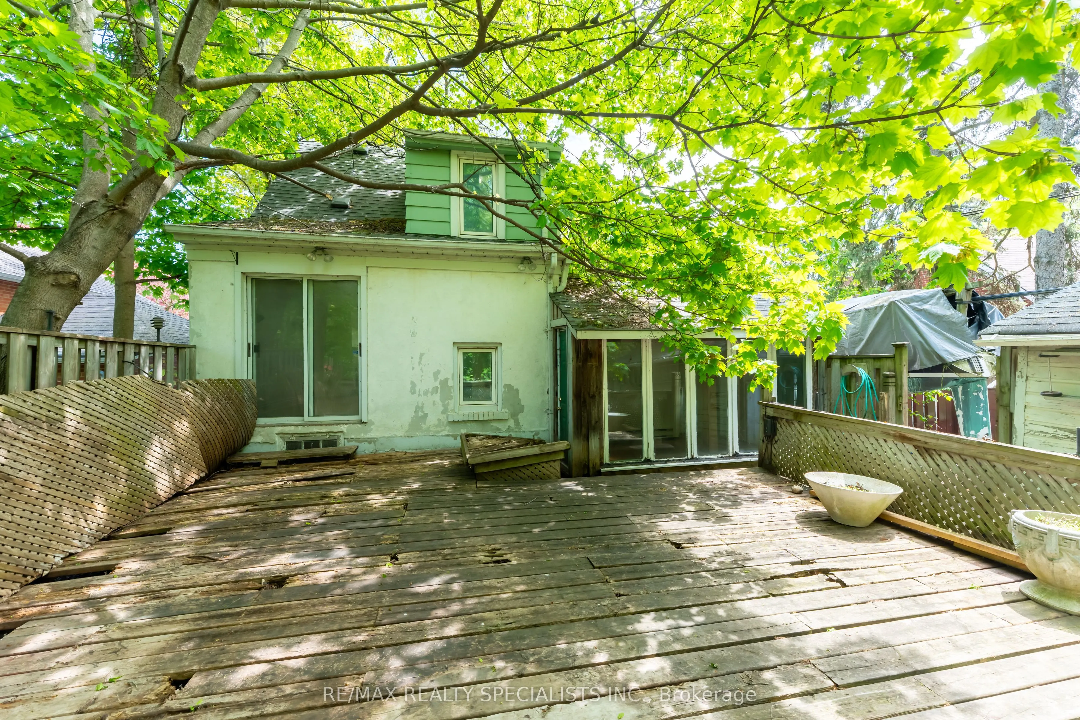 4 Elton Crescent