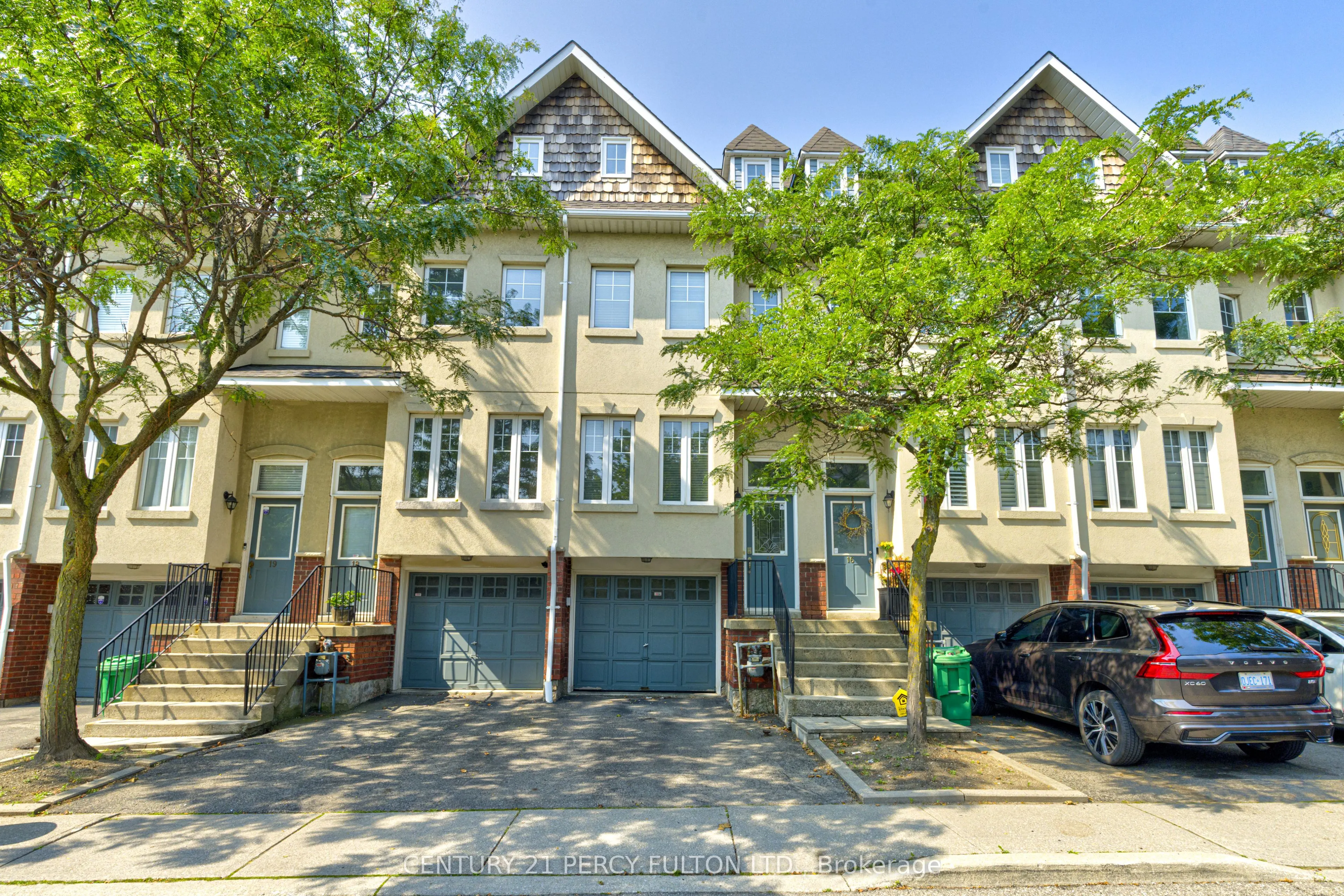 800 Dundas Street W #17