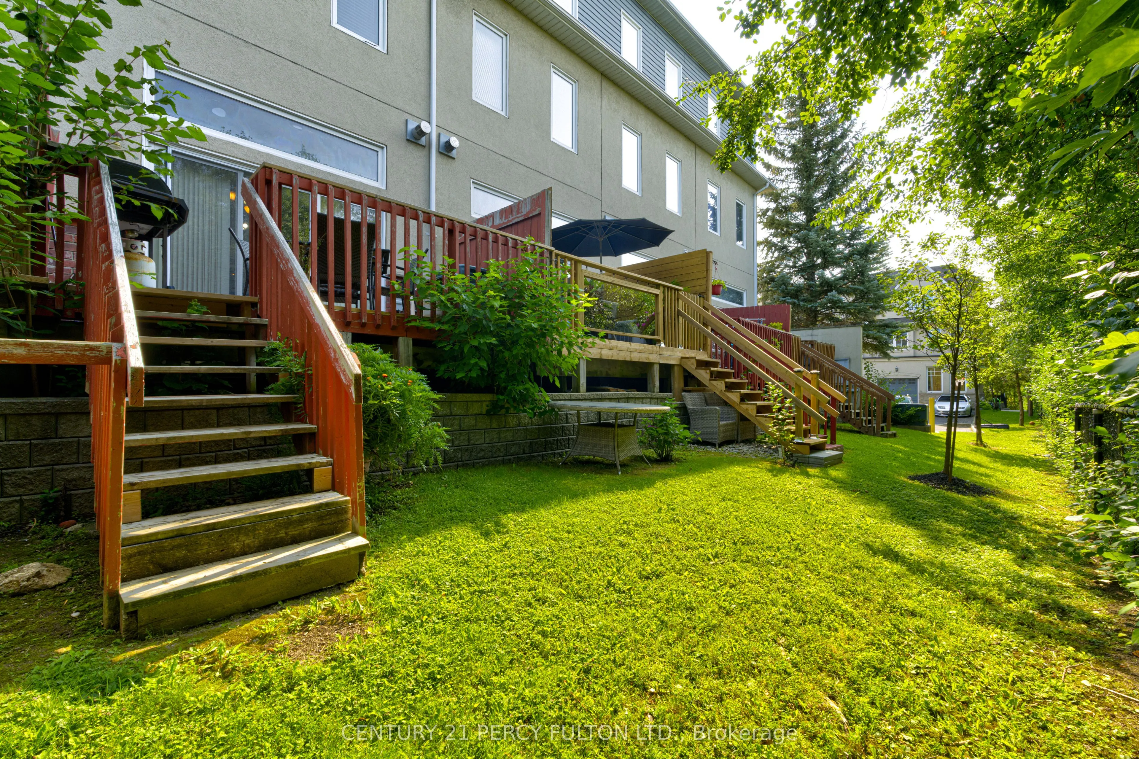 800 Dundas Street W #17