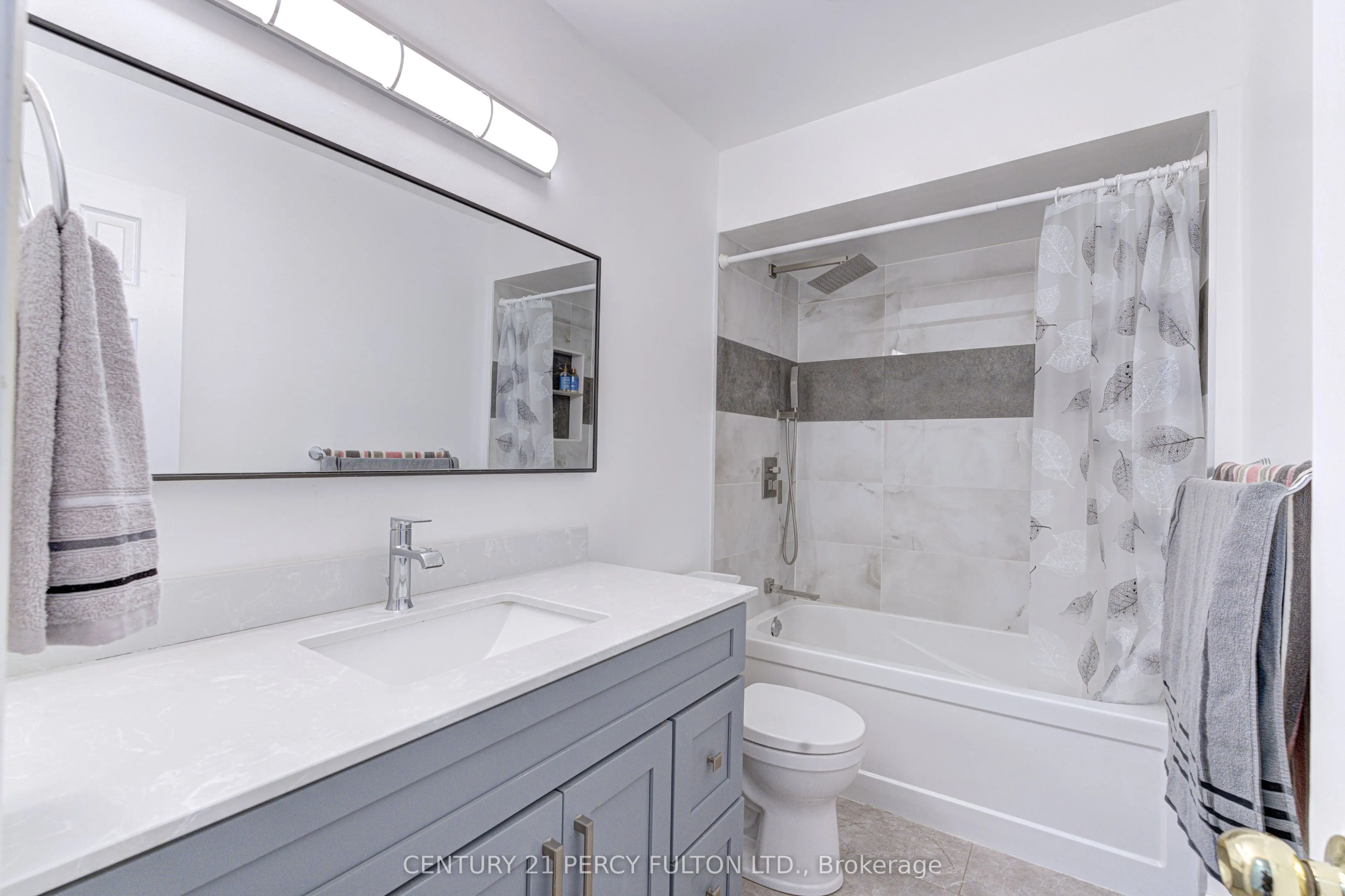 800 Dundas Street W #17