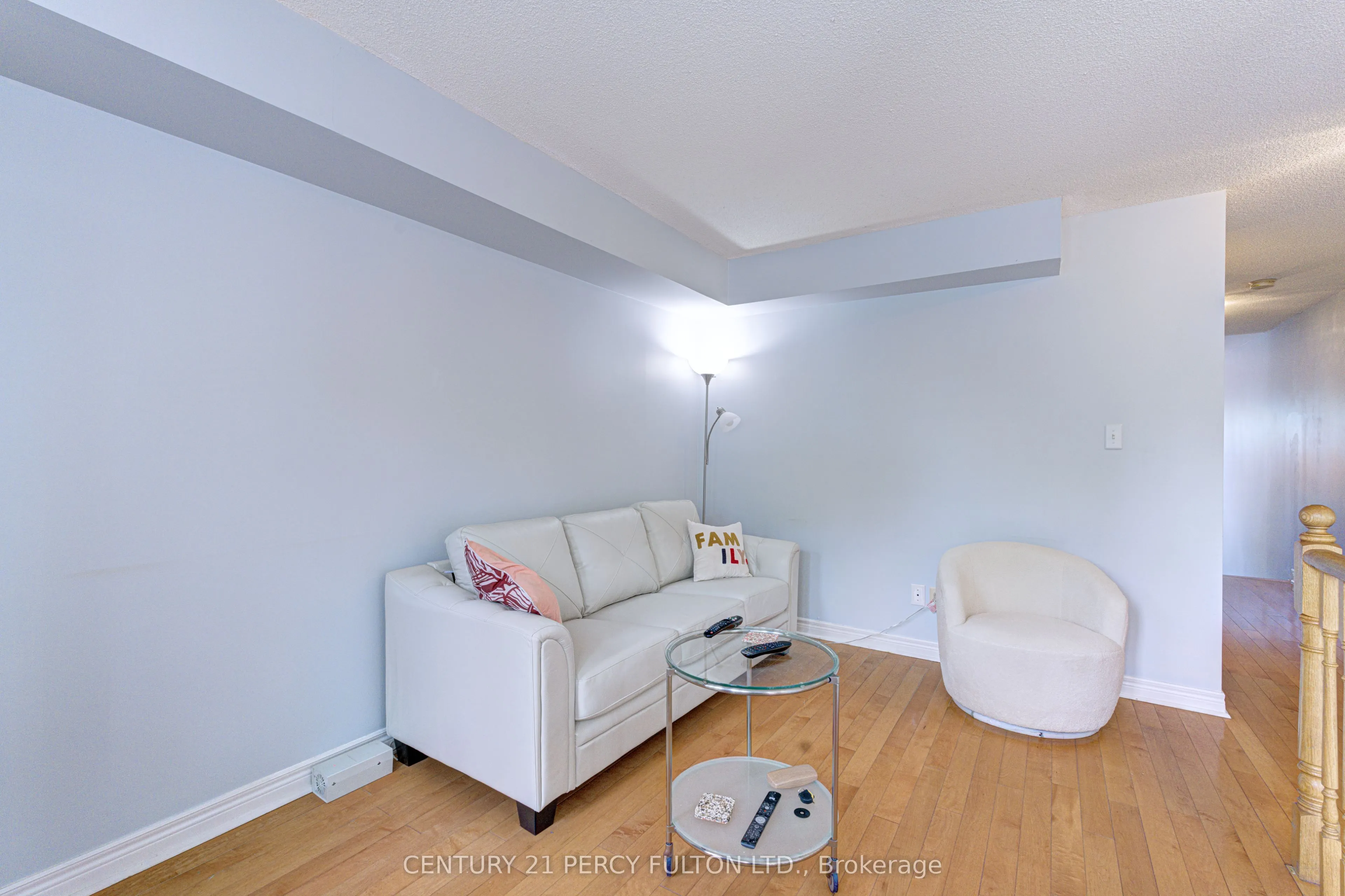 800 Dundas Street W #17