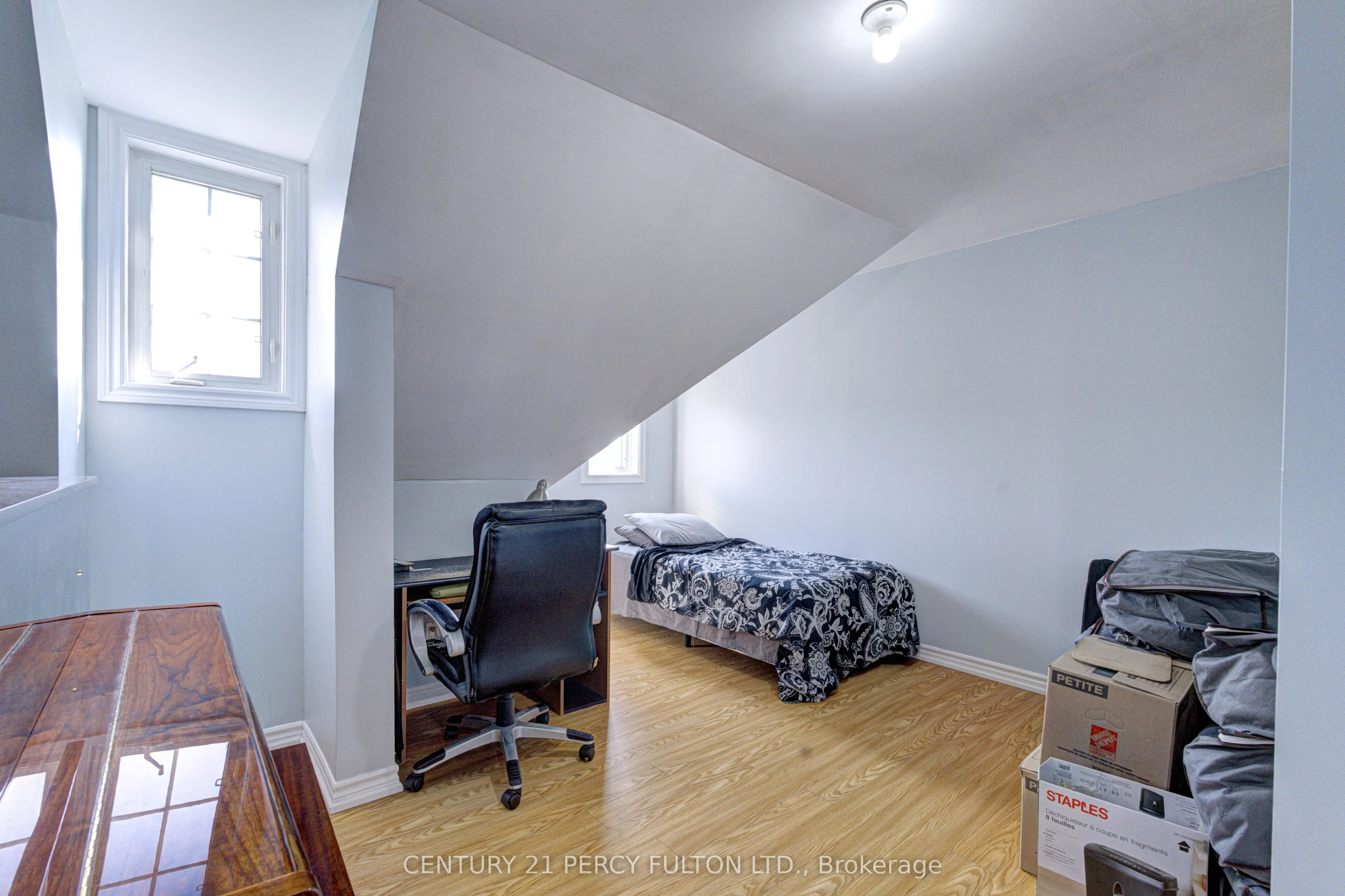 800 Dundas Street W #17