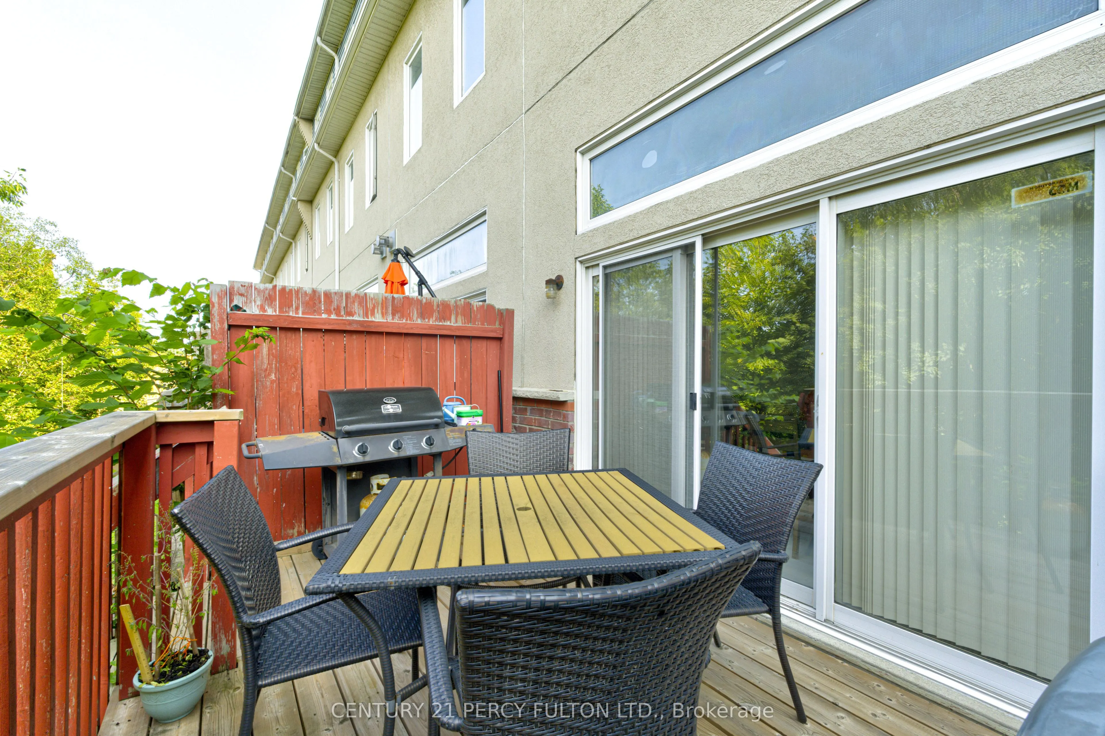 800 Dundas Street W #17
