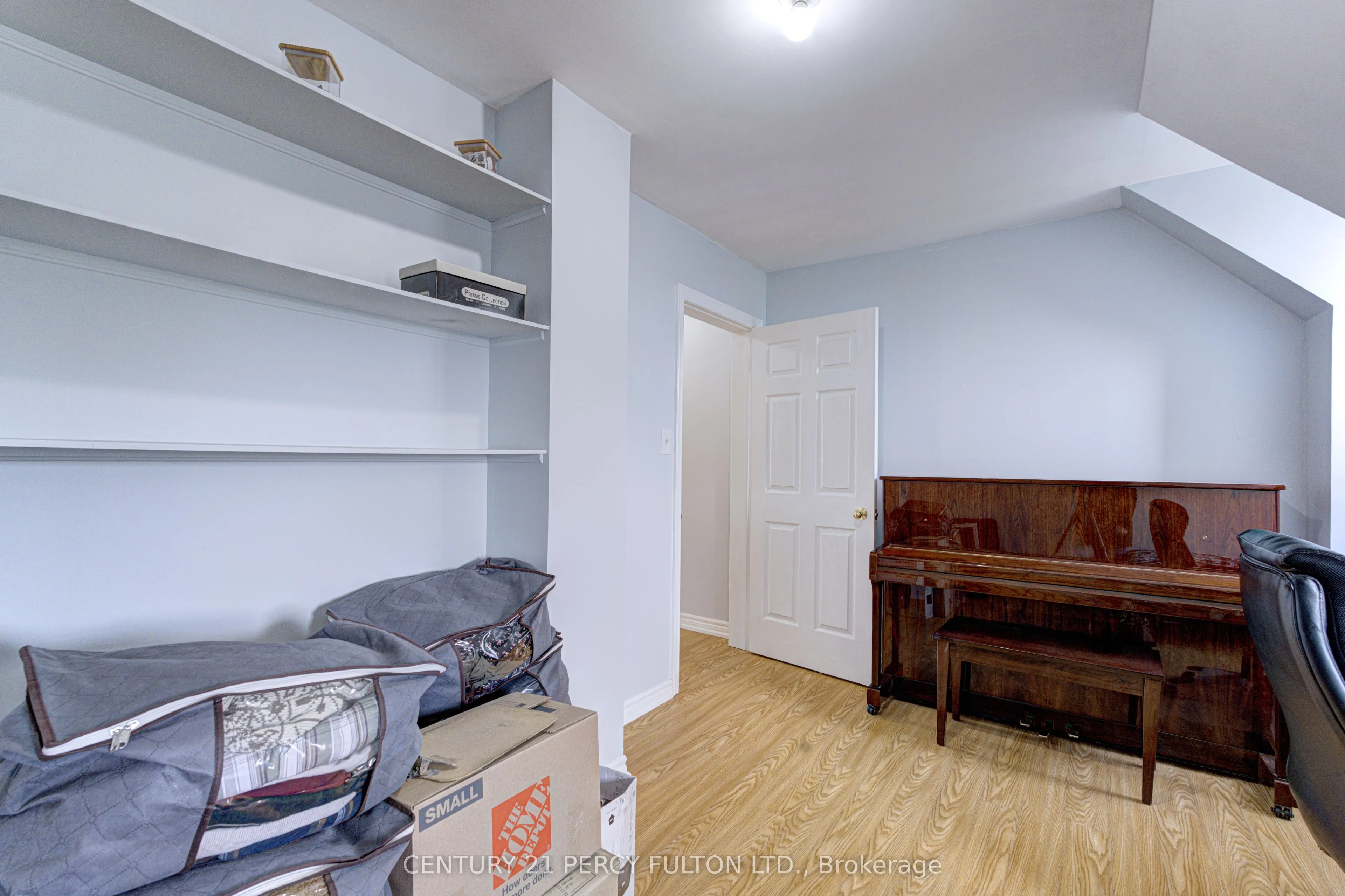 800 Dundas Street W #17