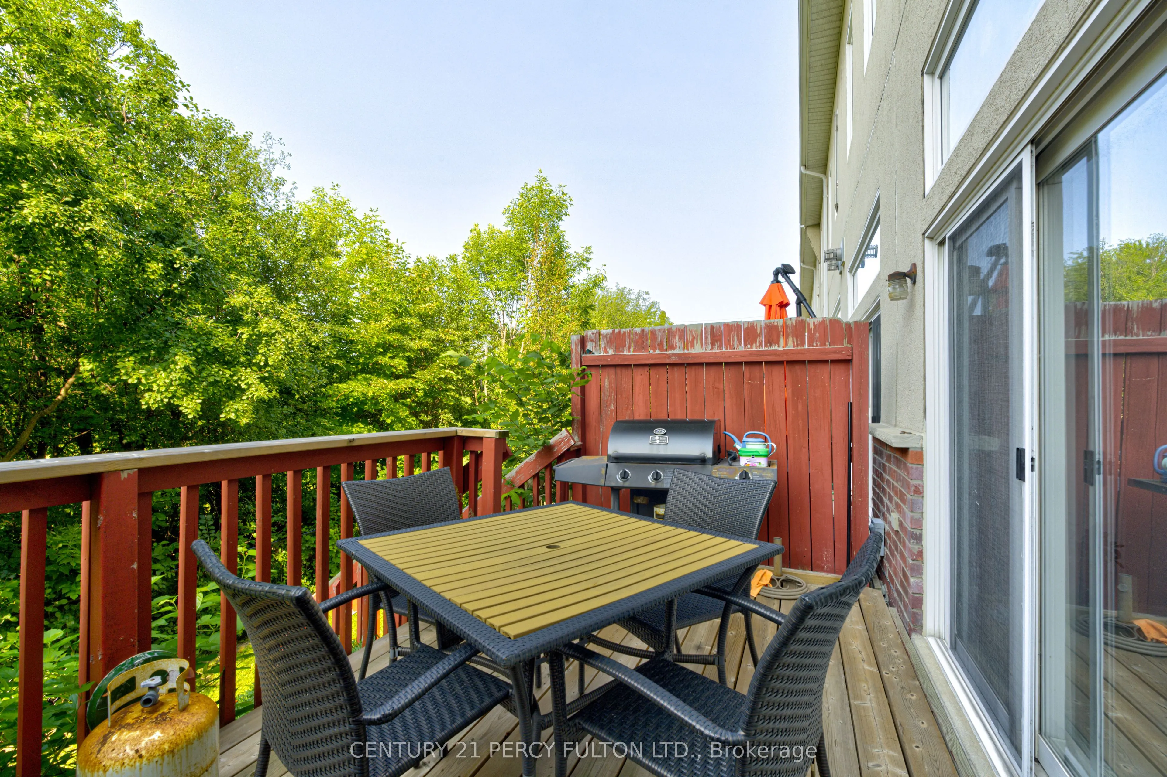 800 Dundas Street W #17