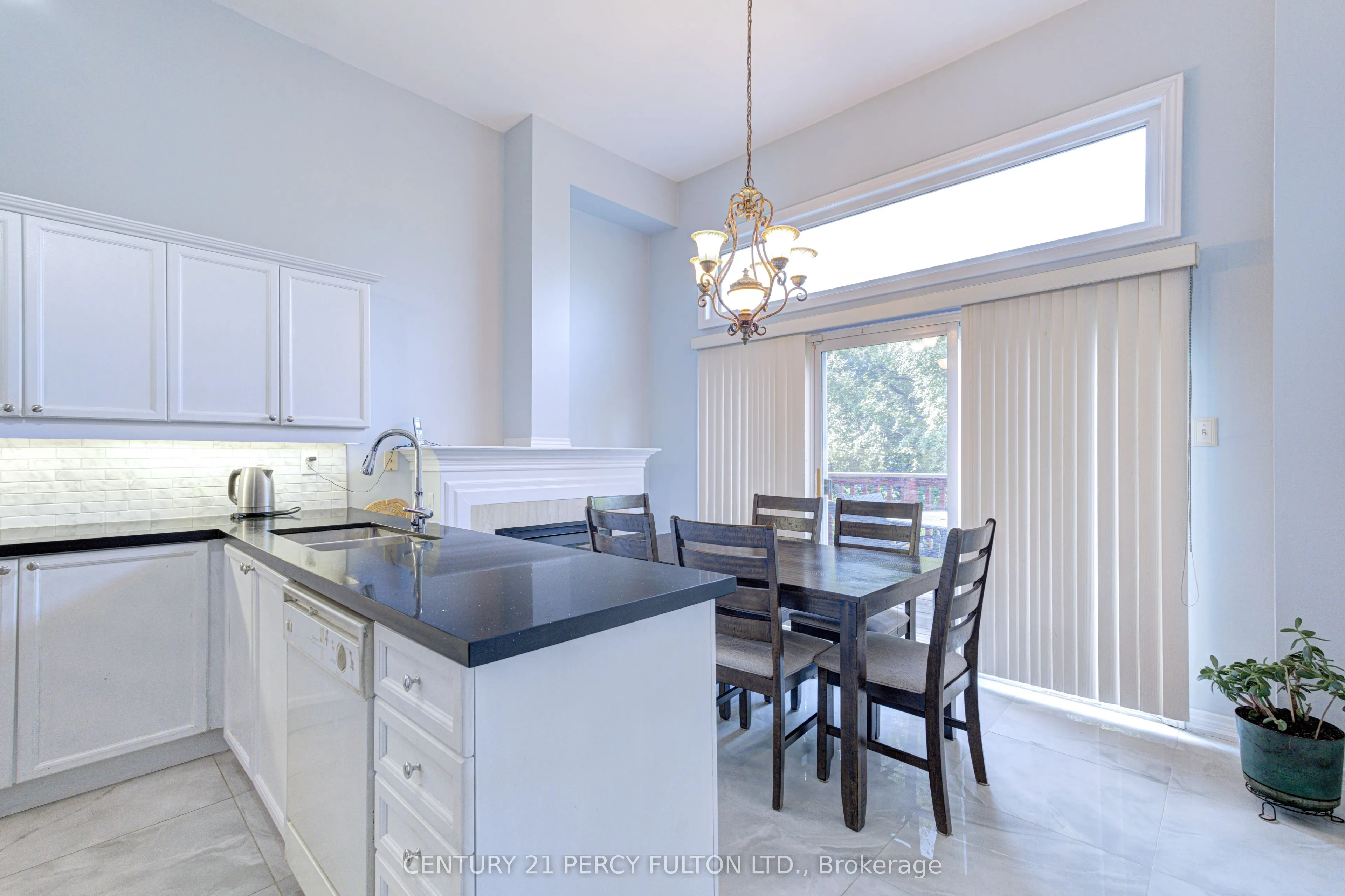 800 Dundas Street W #17