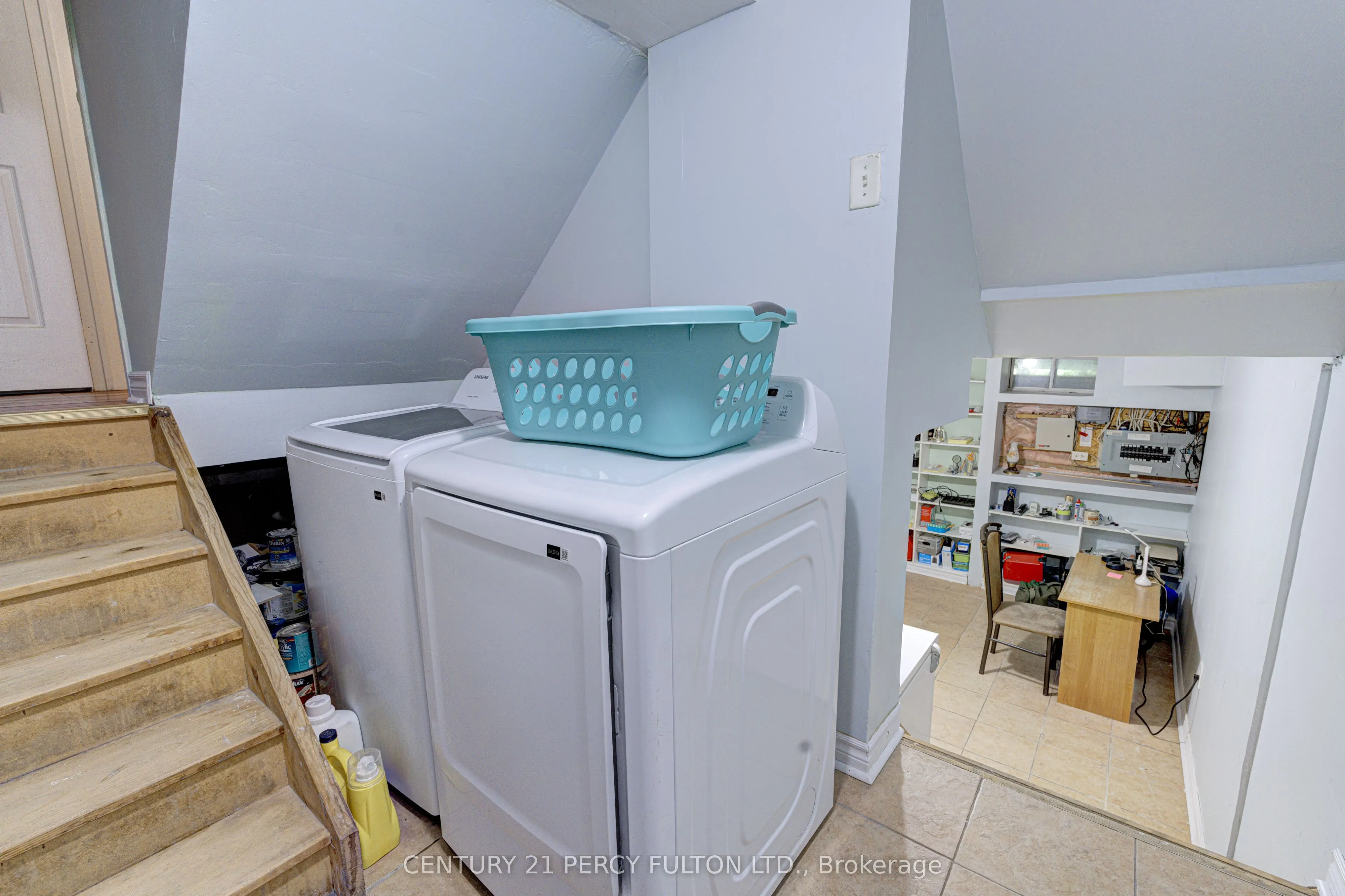 800 Dundas Street W #17