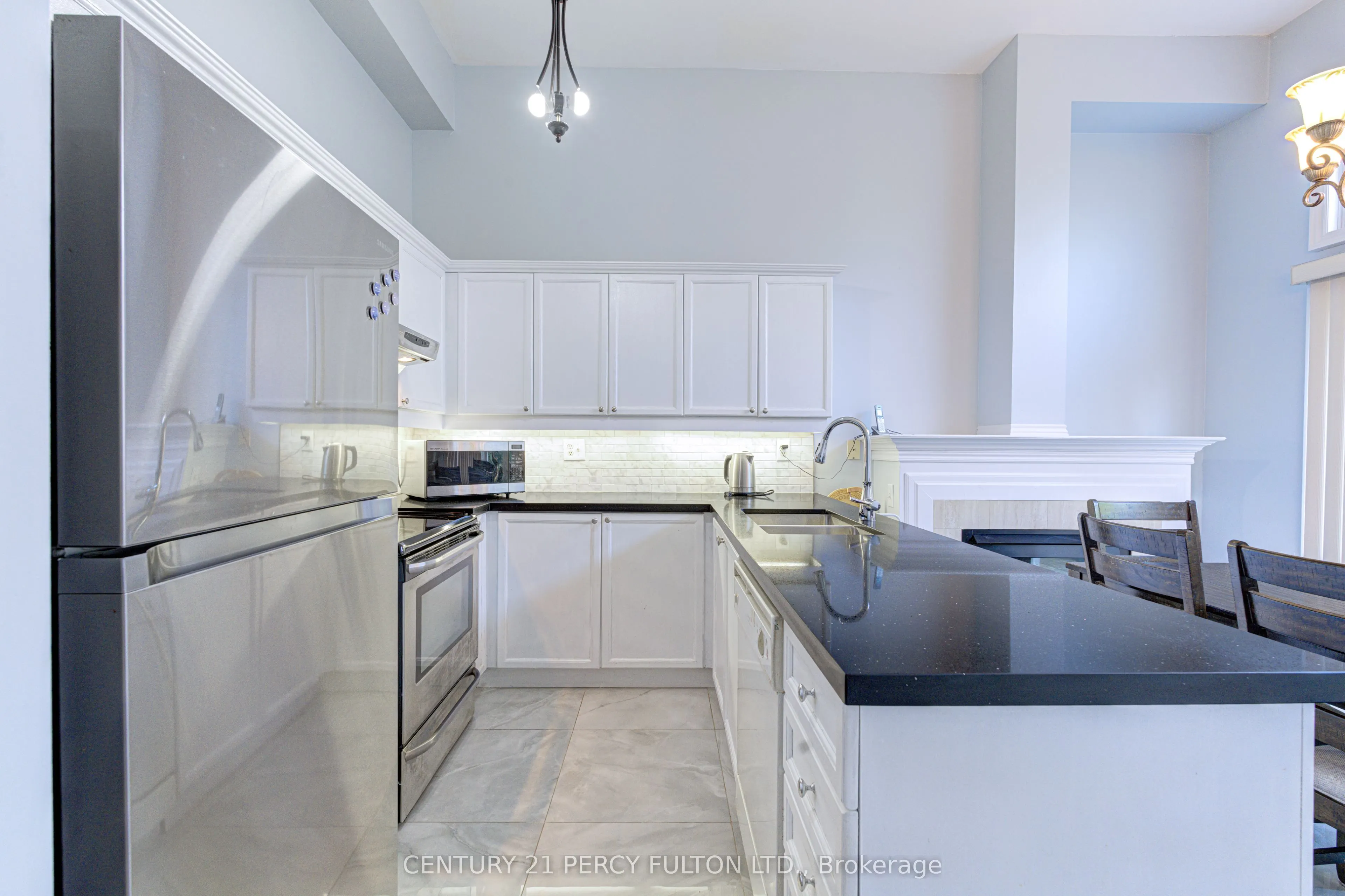 800 Dundas Street W #17