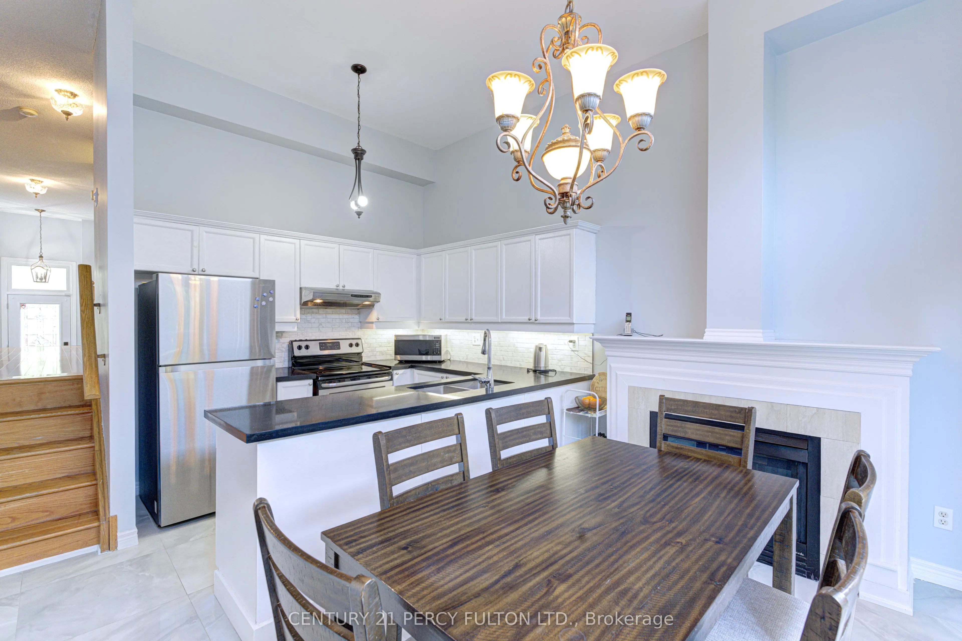 800 Dundas Street W #17