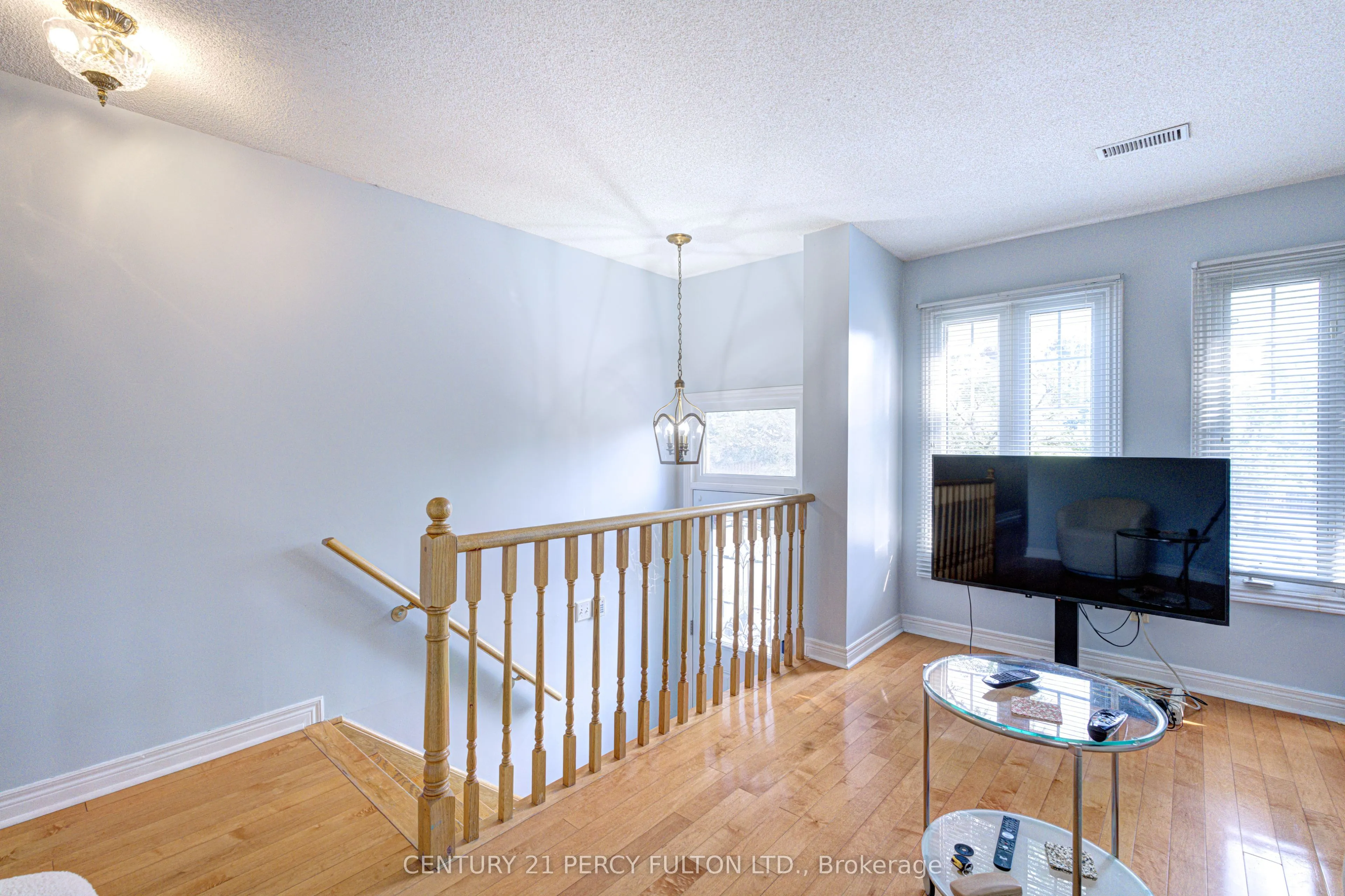800 Dundas Street W #17