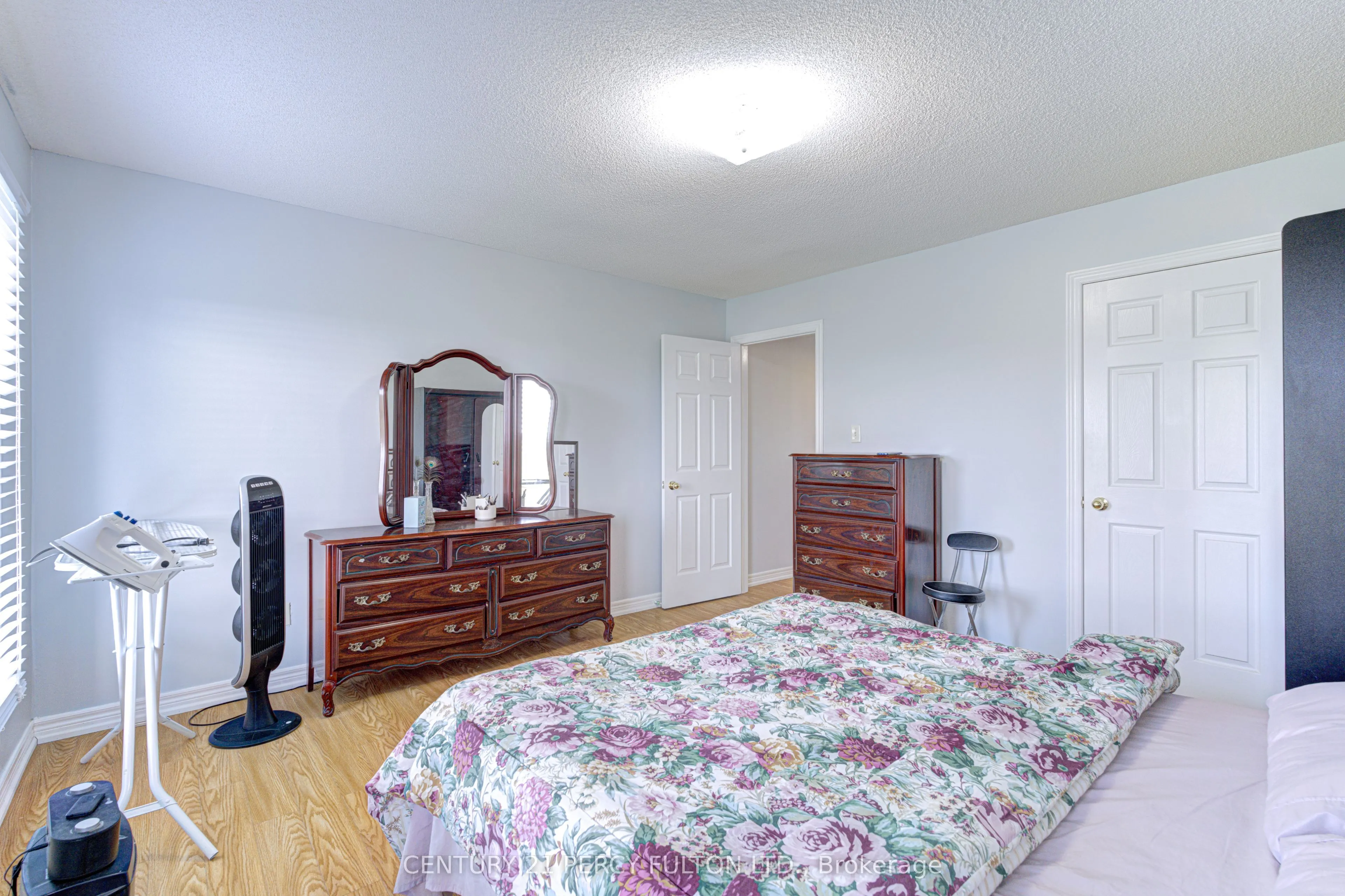 800 Dundas Street W #17