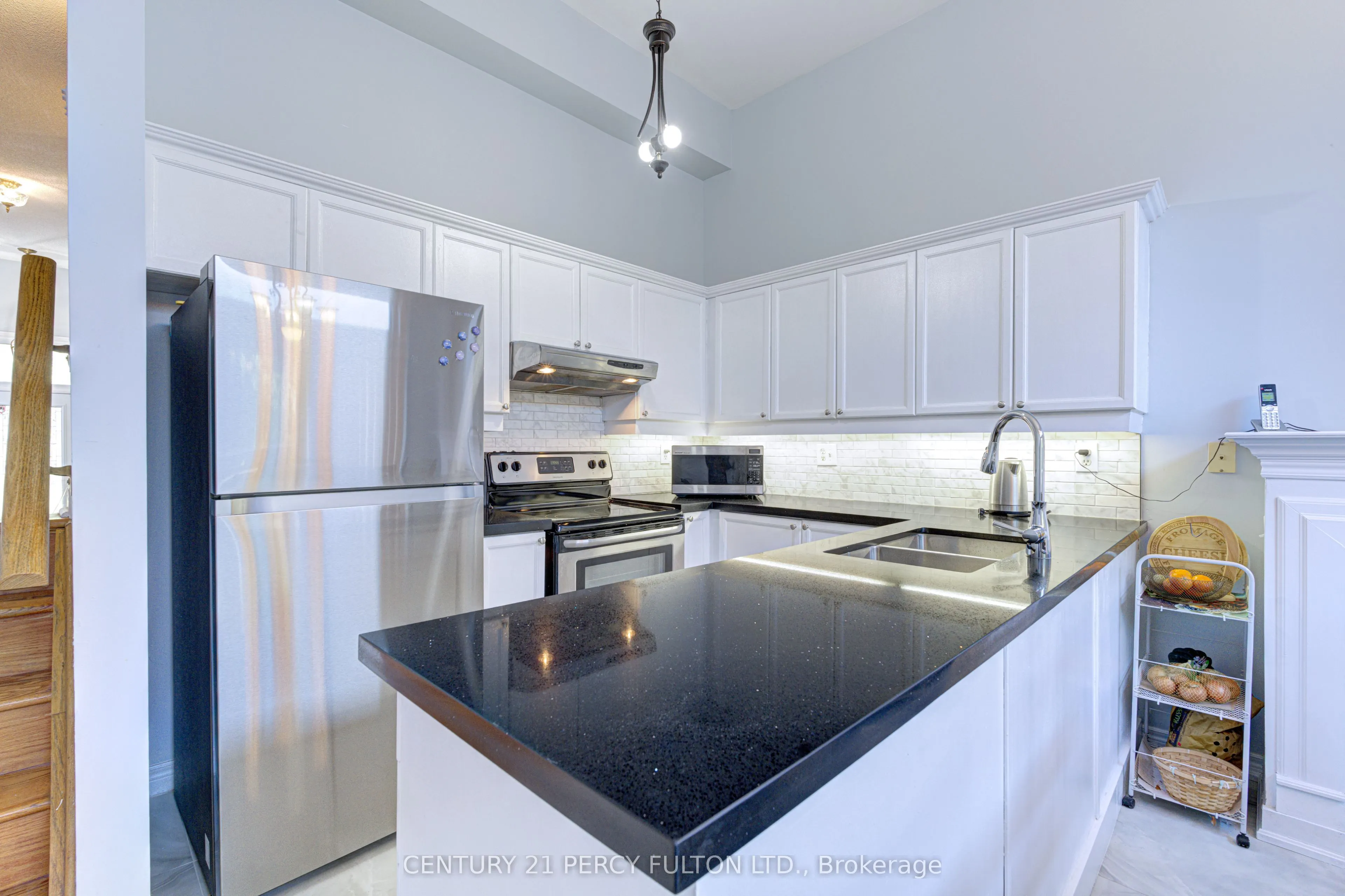 800 Dundas Street W #17