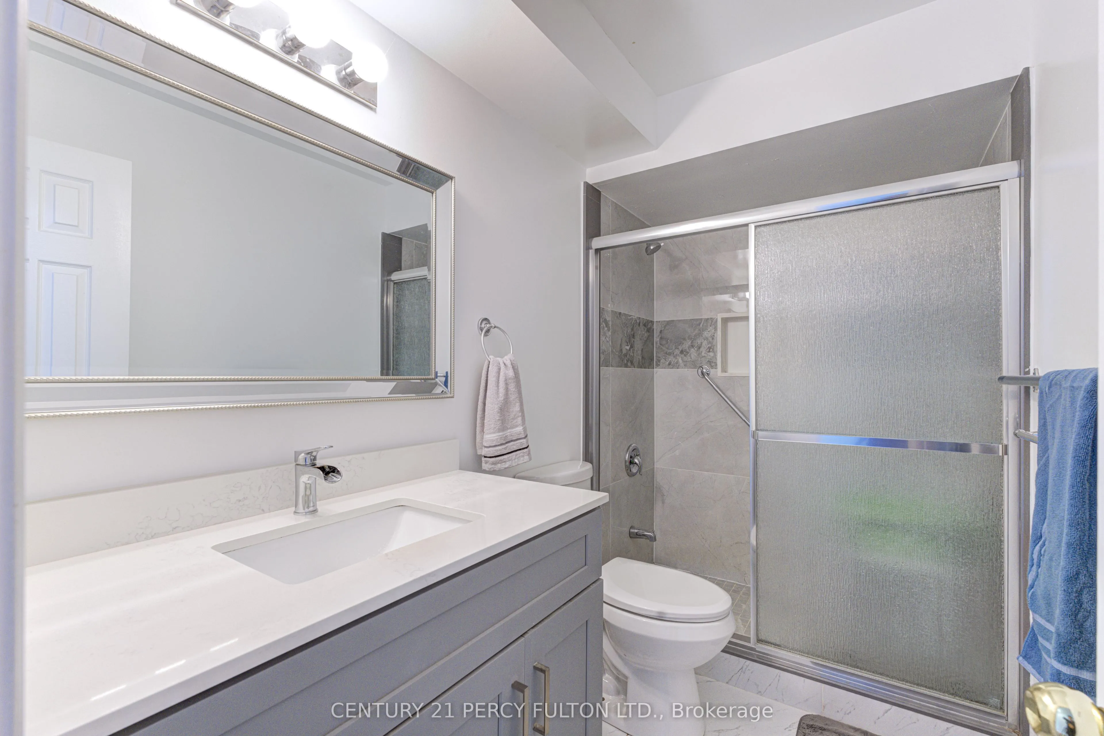 800 Dundas Street W #17