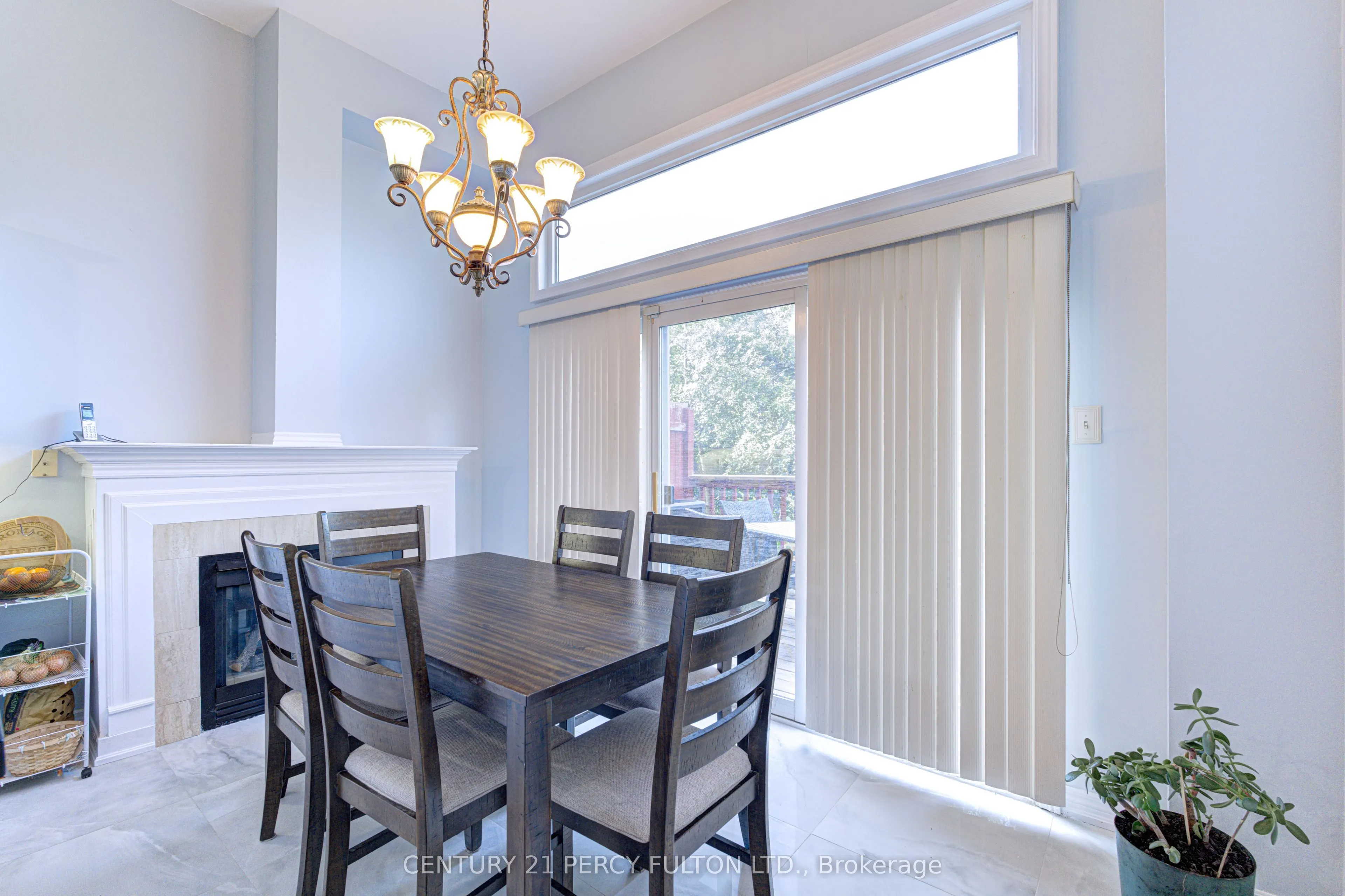 800 Dundas Street W #17