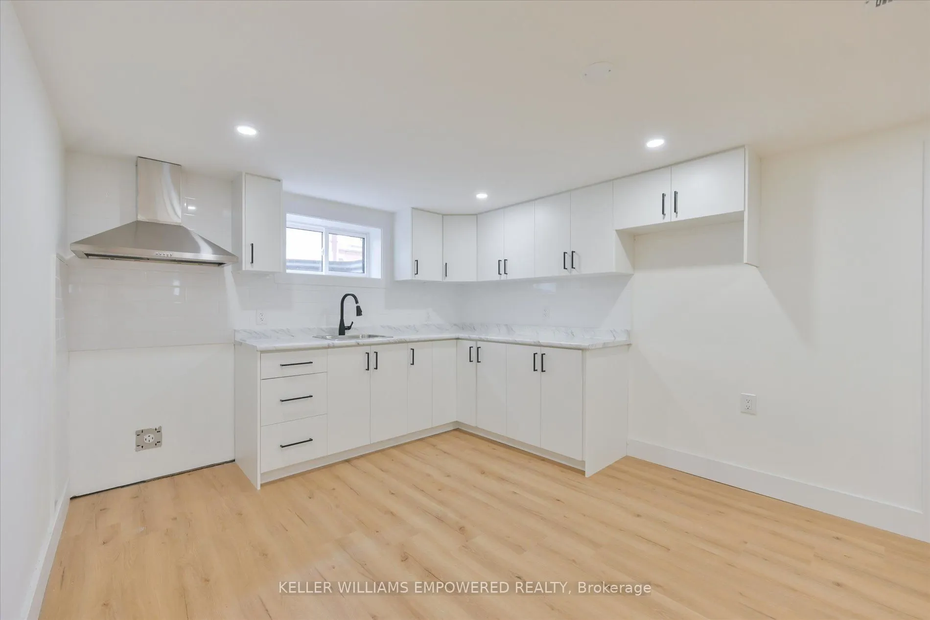 42 Deerhurst Avenue