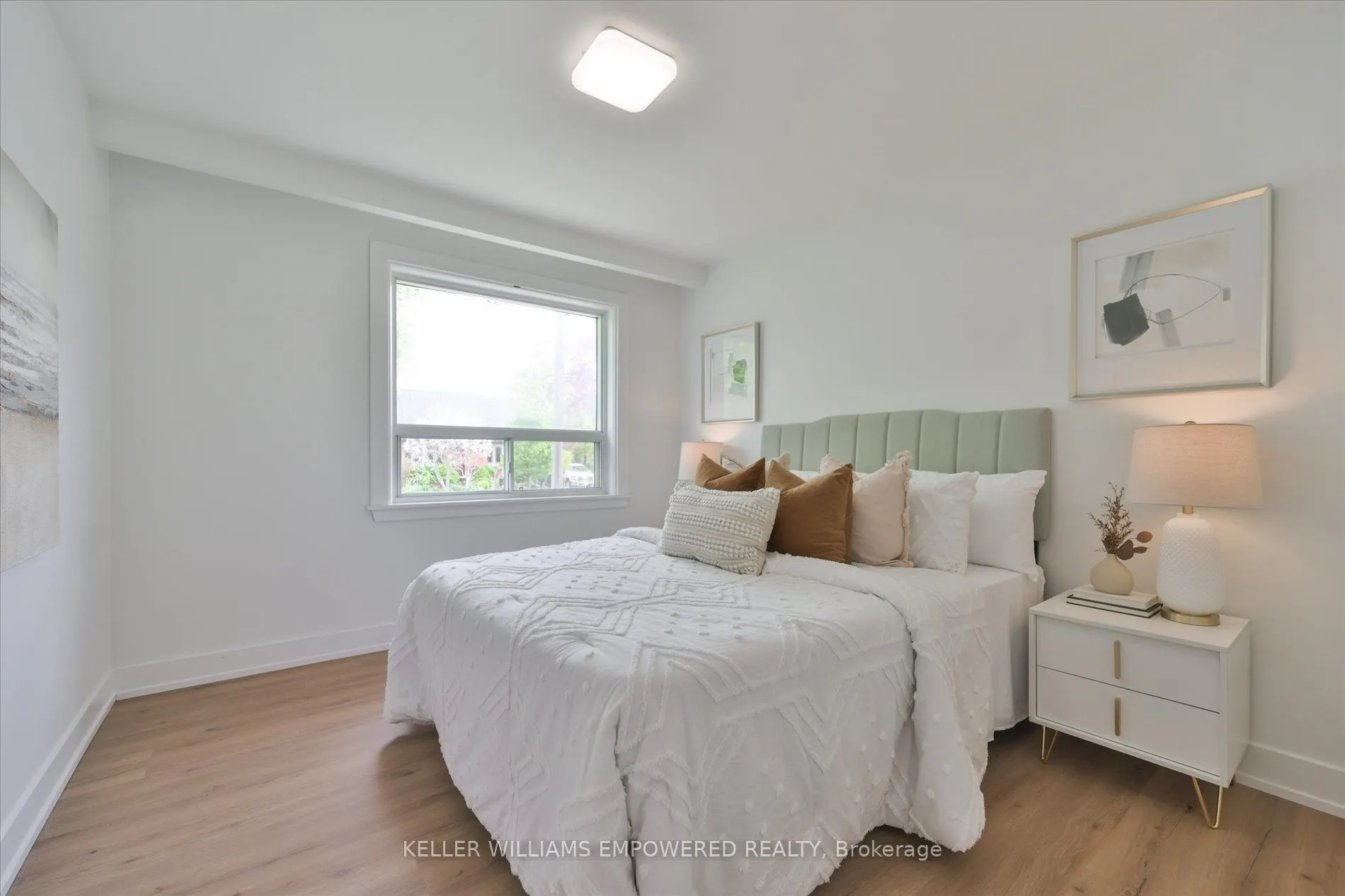 42 Deerhurst Avenue