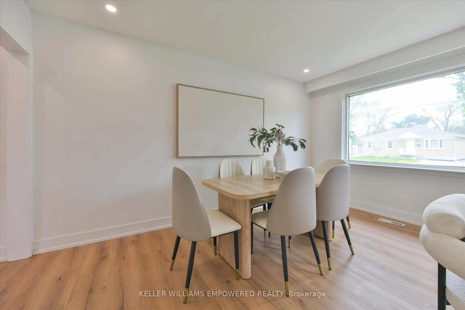 42 Deerhurst Avenue