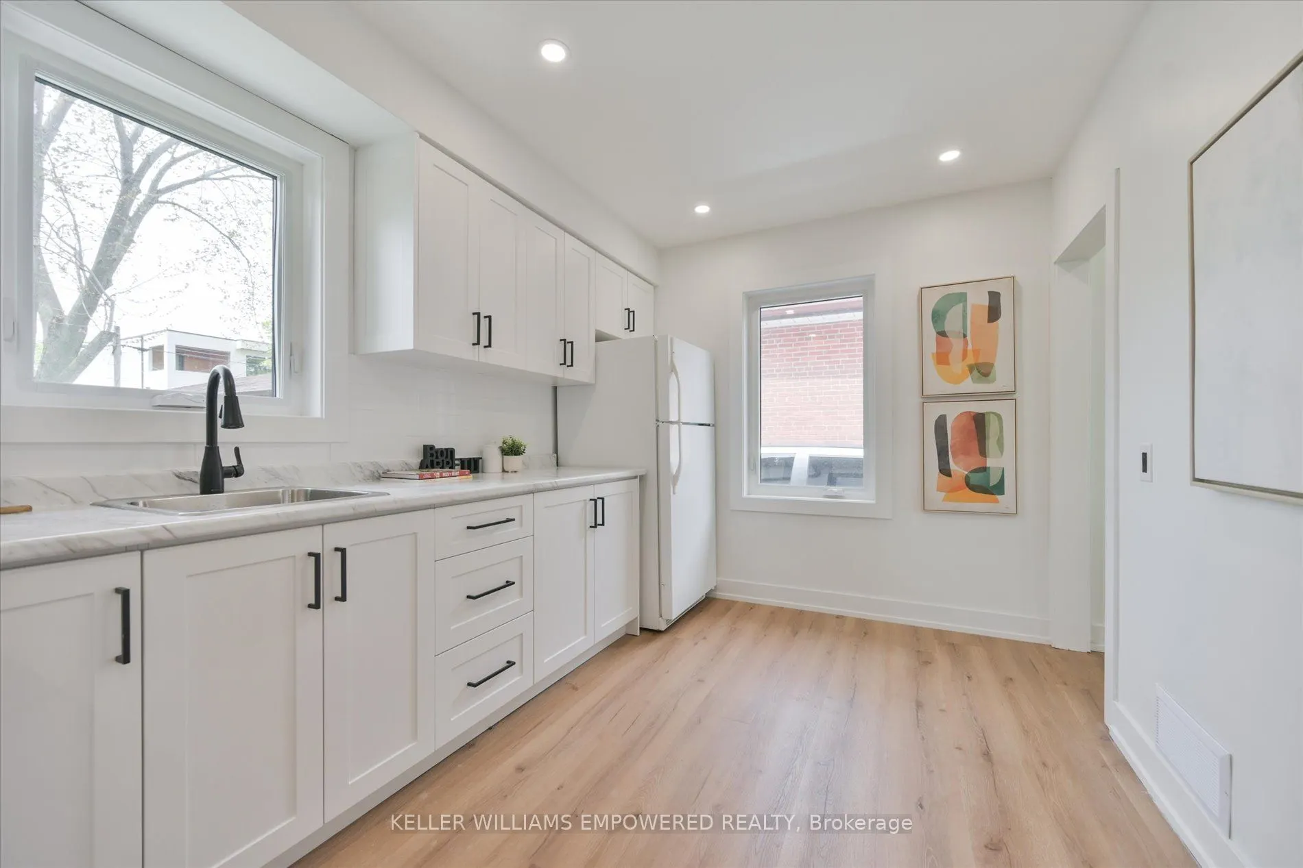 42 Deerhurst Avenue