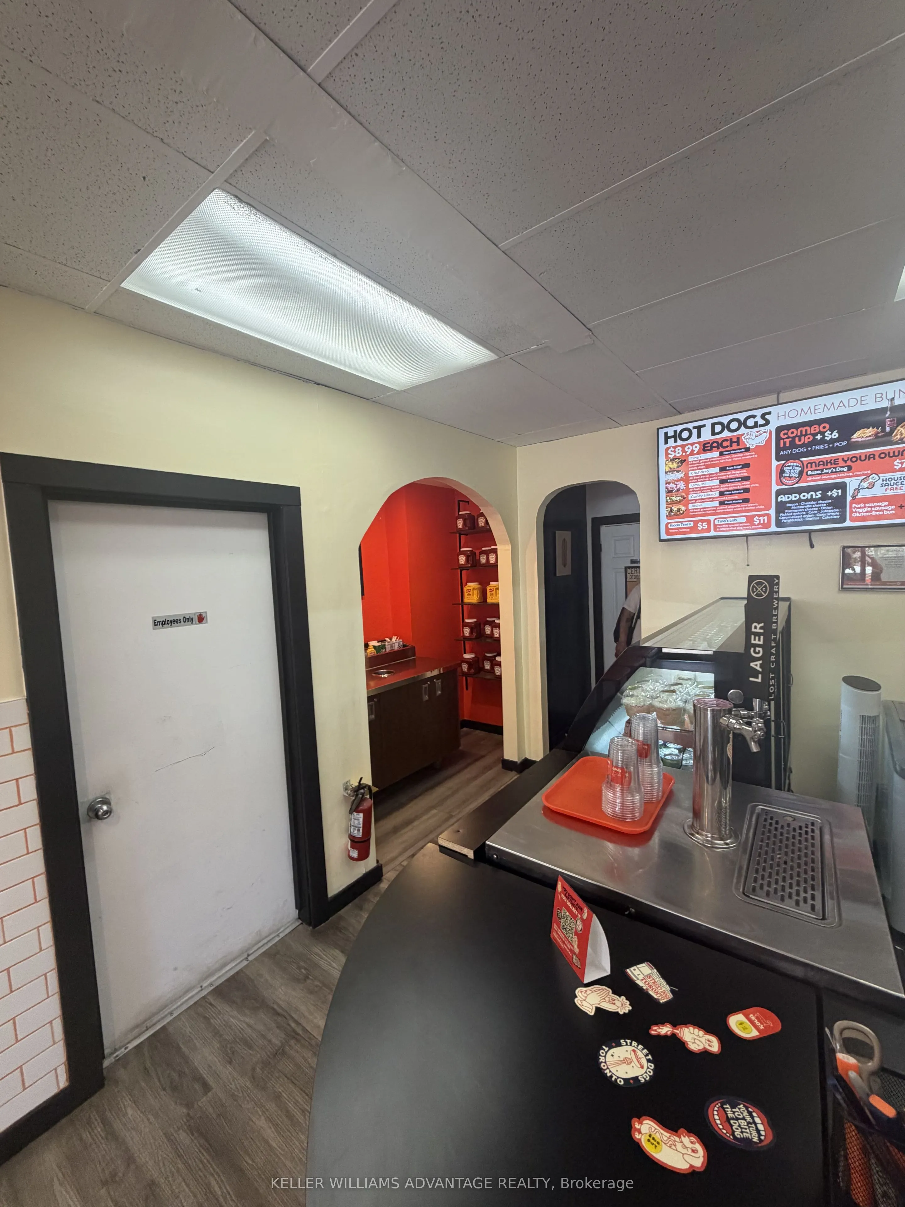 2984 Dundas Street W