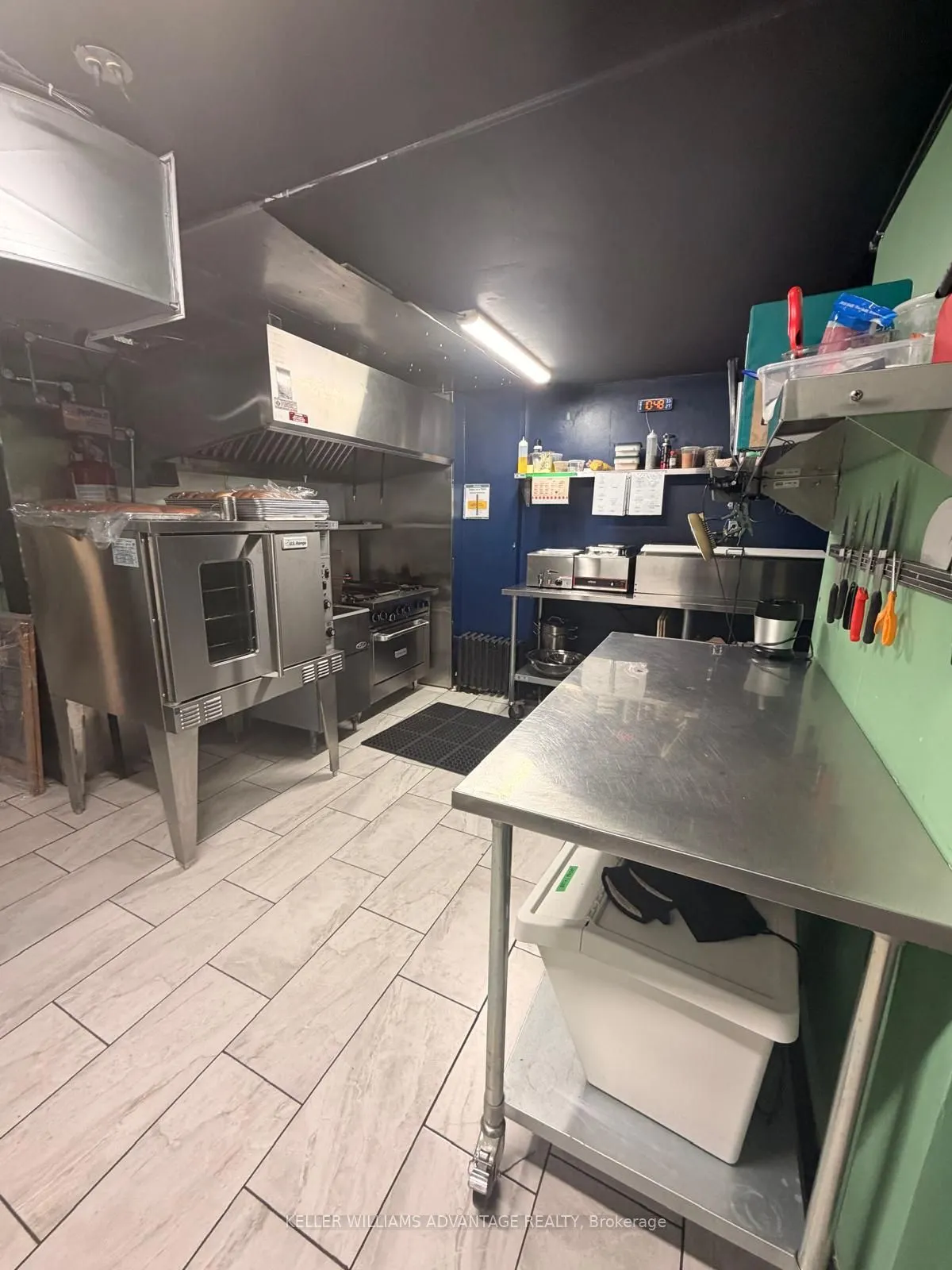 2984 Dundas Street W