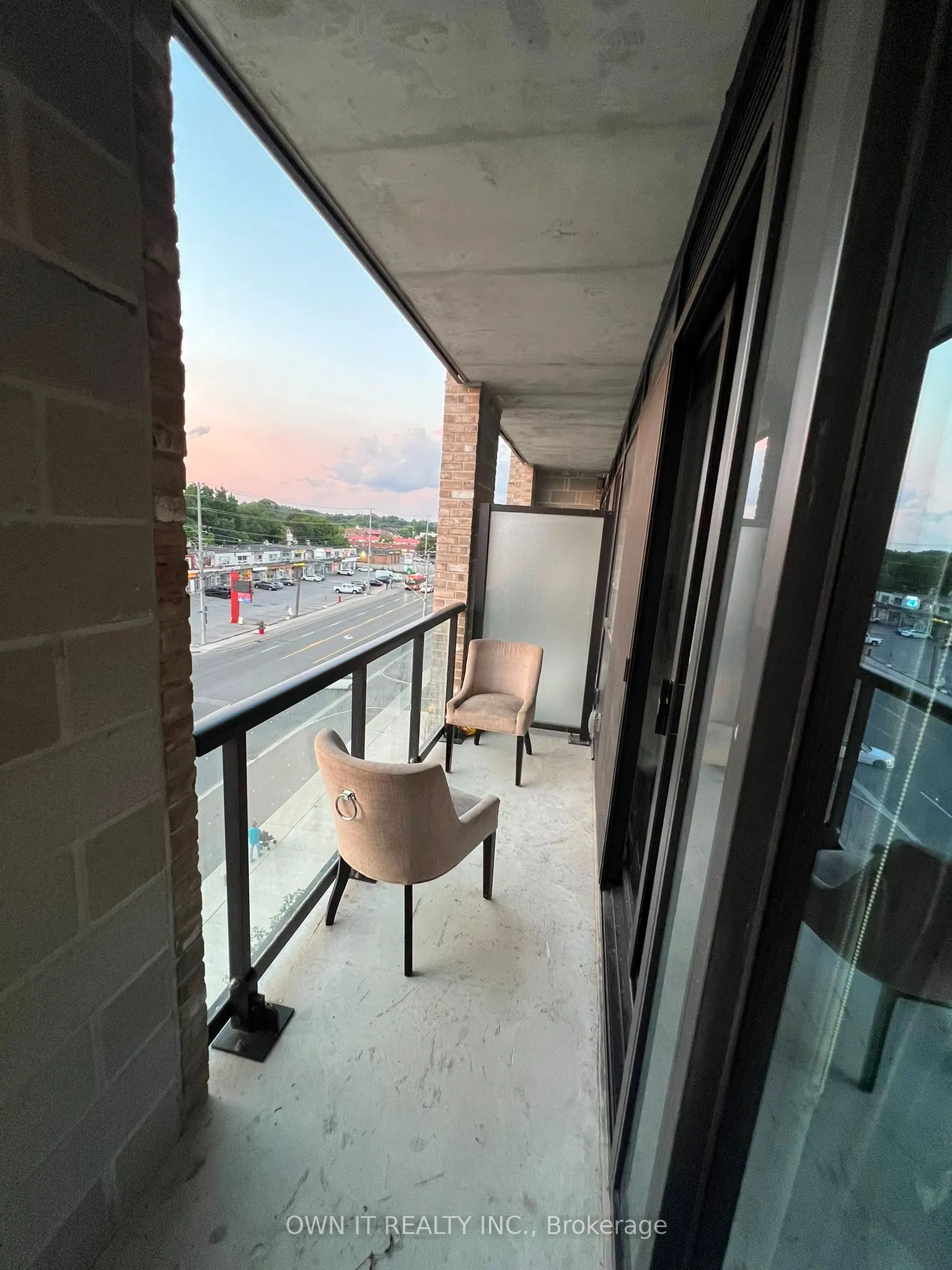 86 Dundas Street E #403
