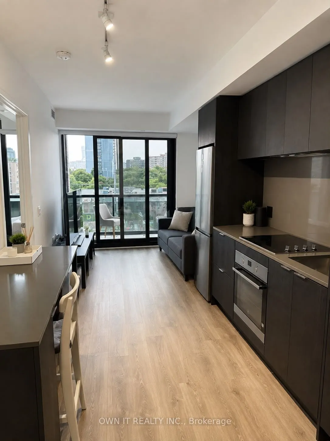 86 Dundas Street E #403