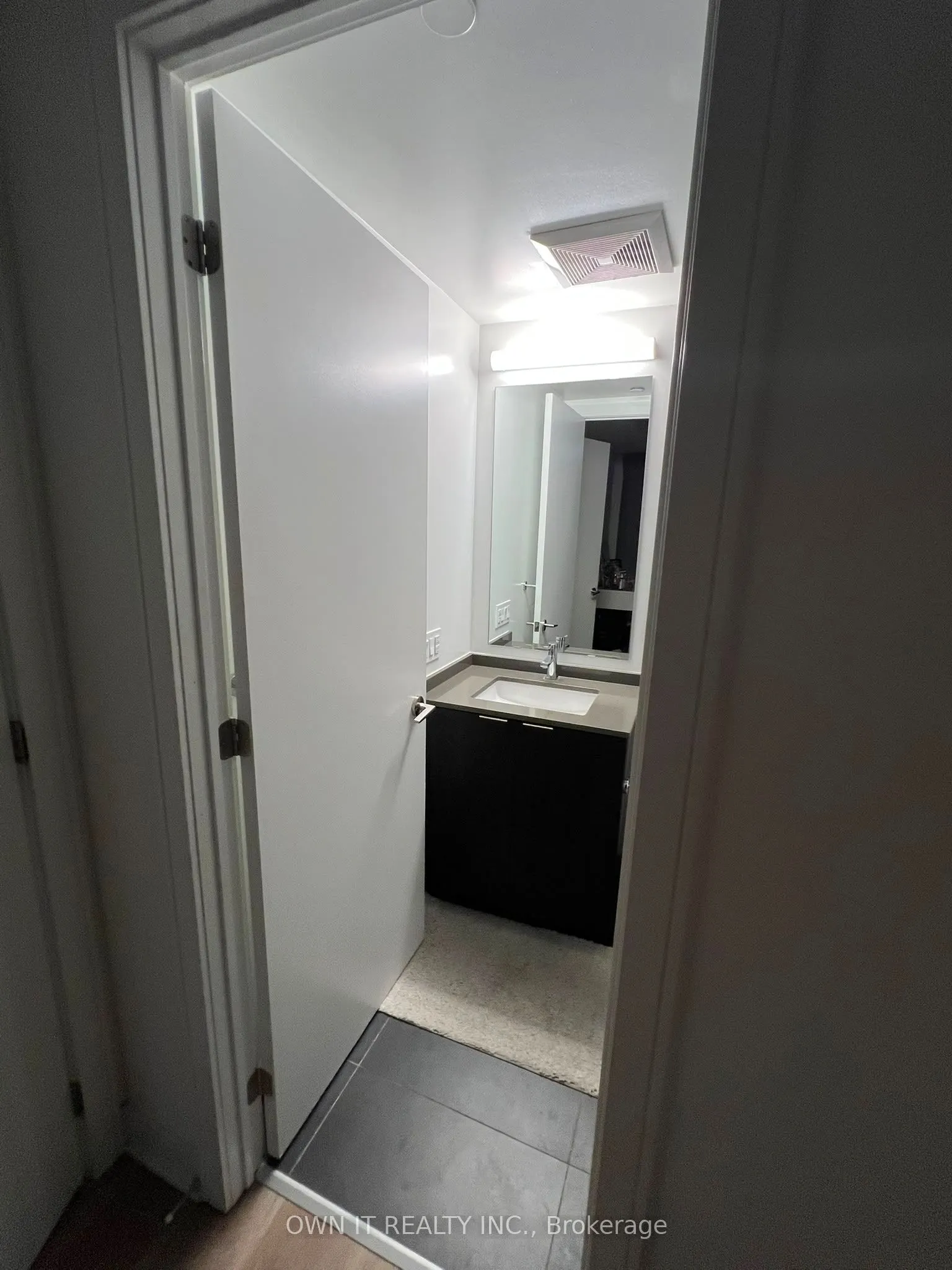 86 Dundas Street E #403