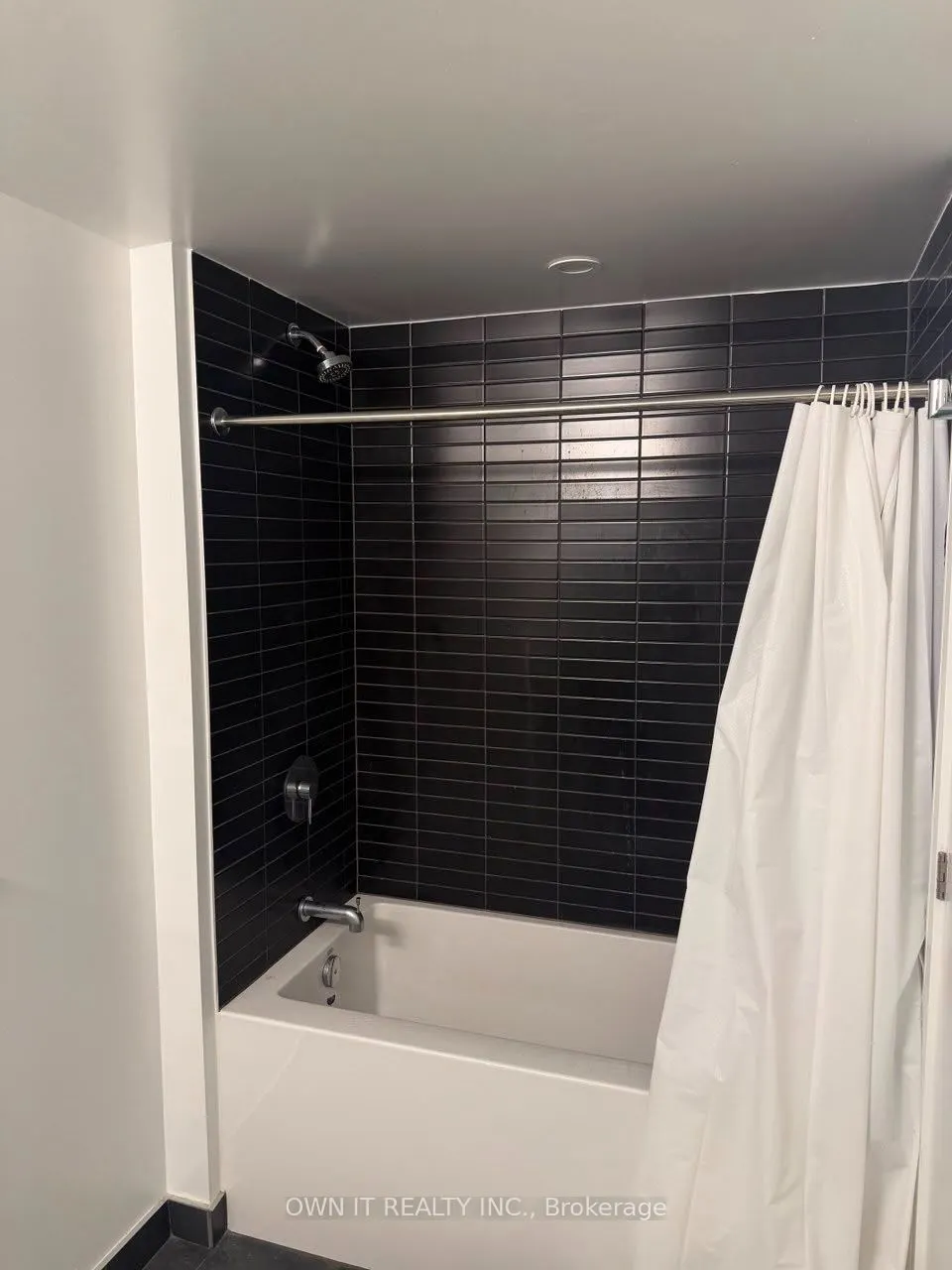 86 Dundas Street E #403