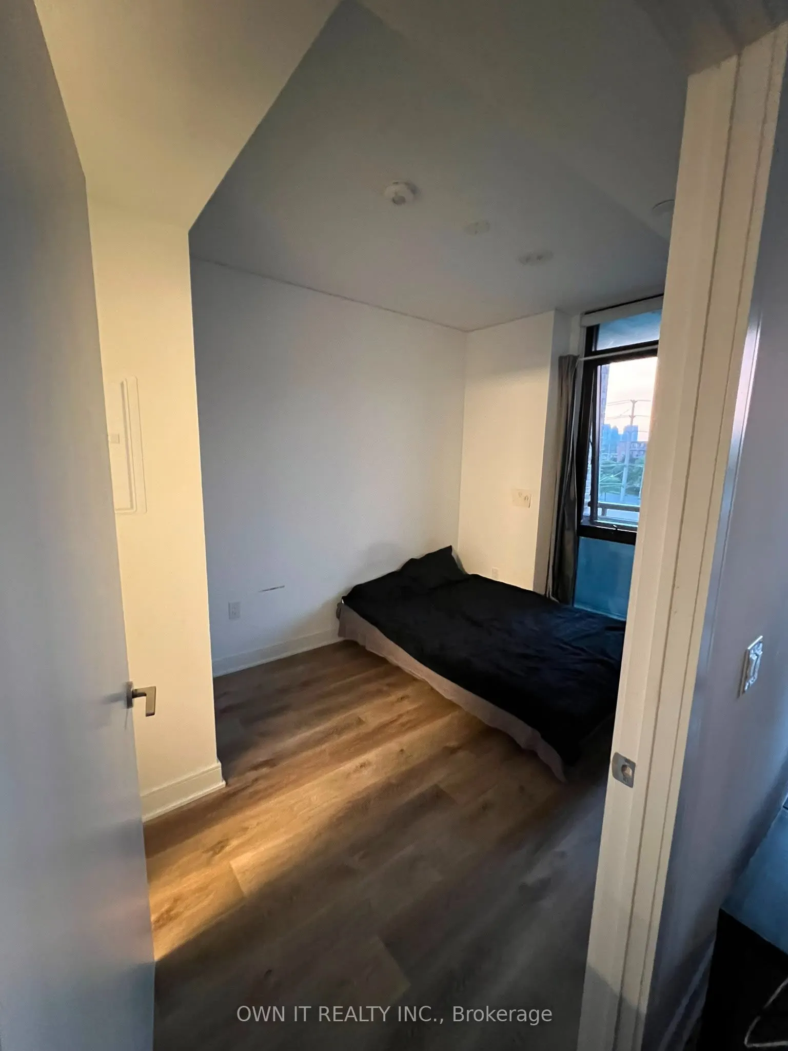 86 Dundas Street E #403