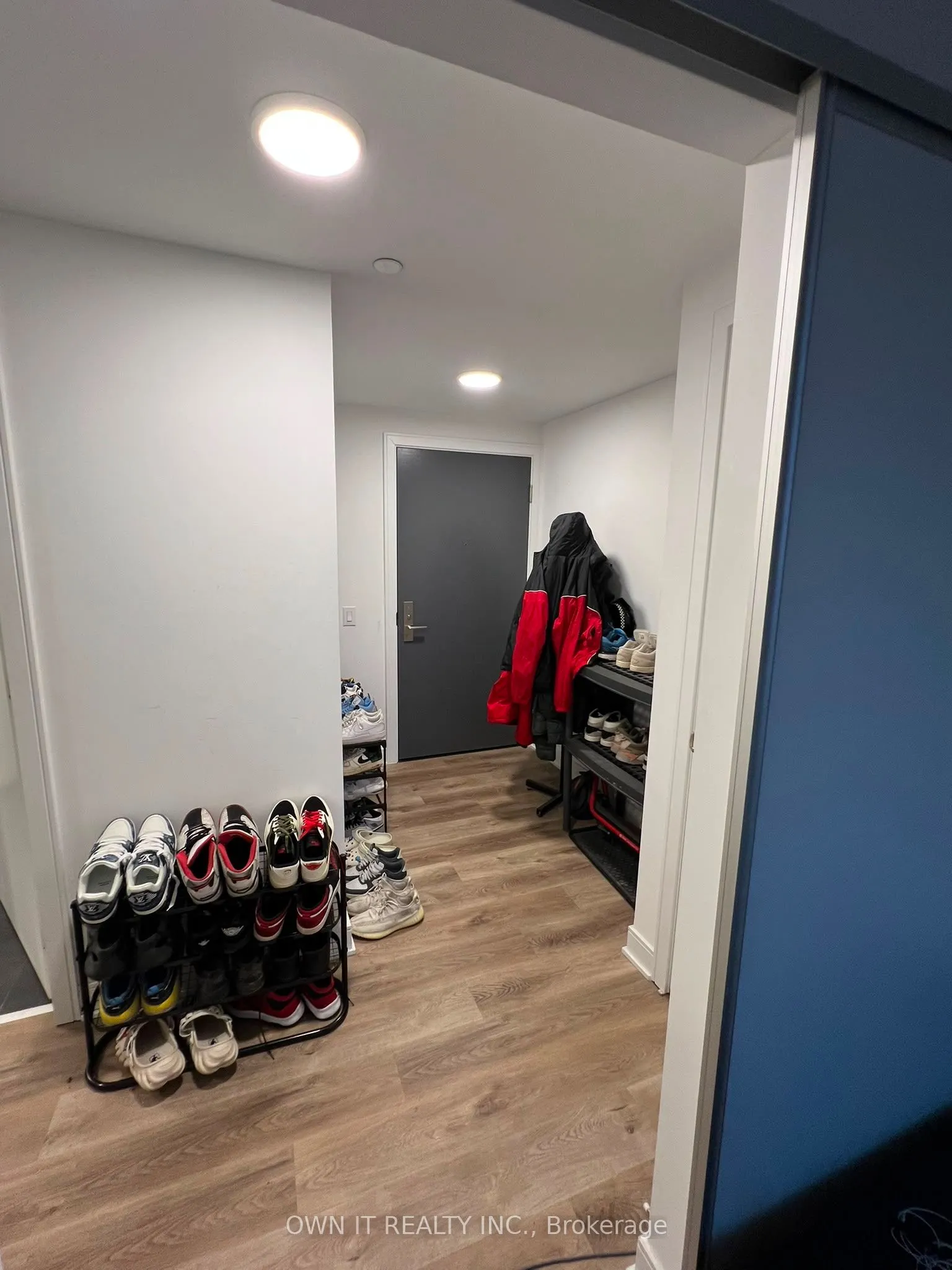 86 Dundas Street E #403
