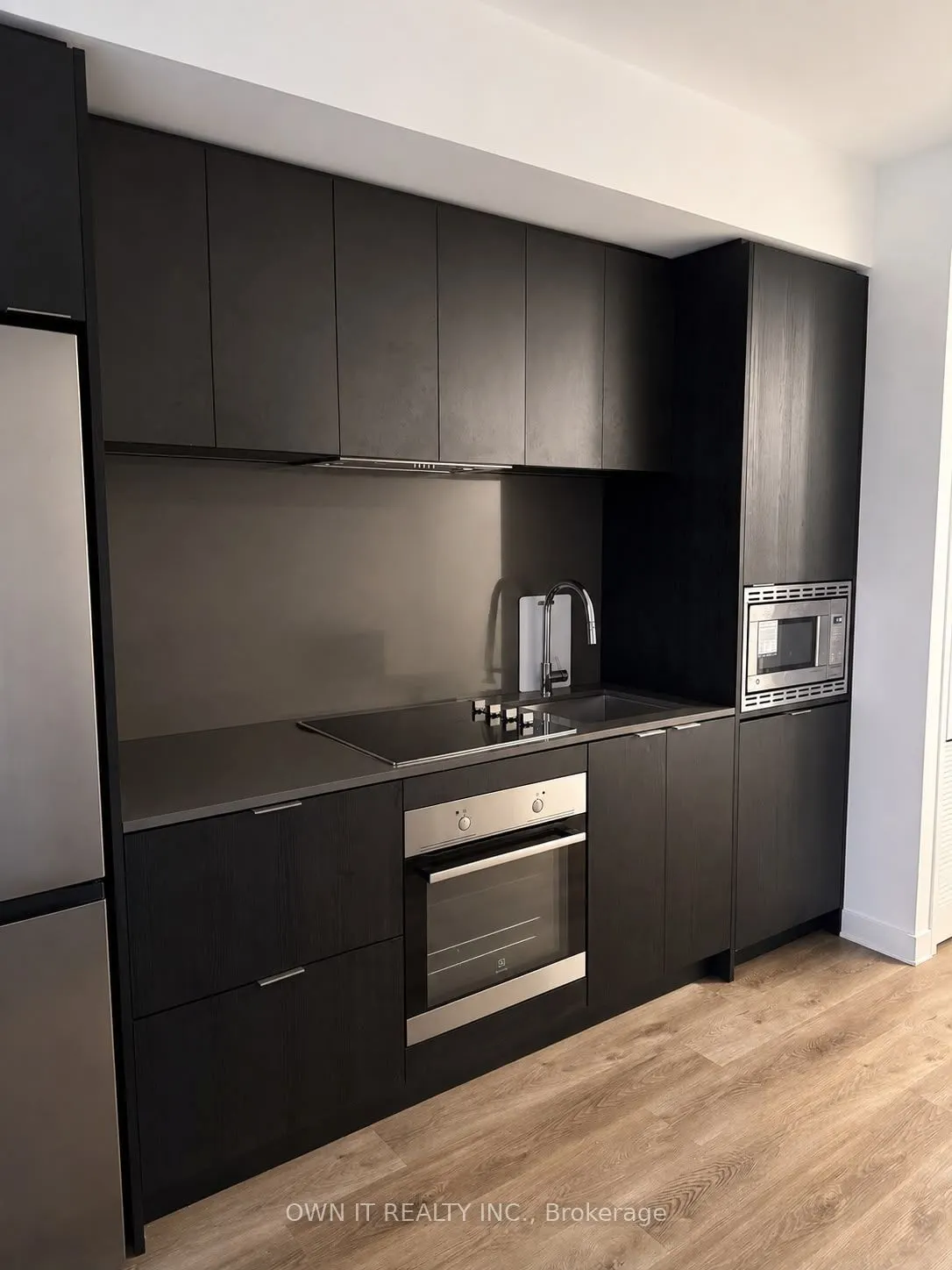 86 Dundas Street E #403