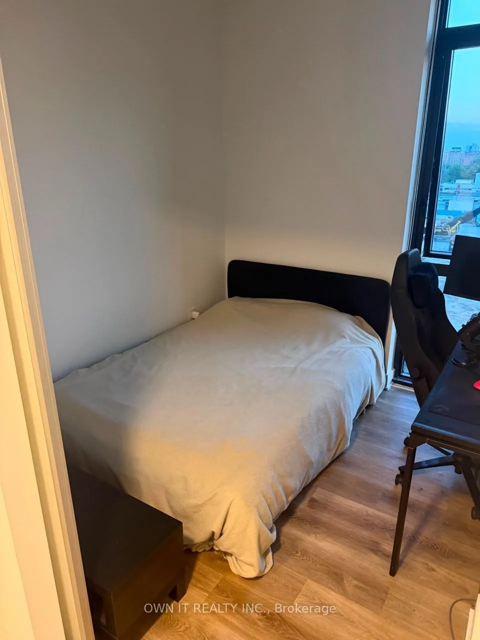 86 Dundas Street E #403