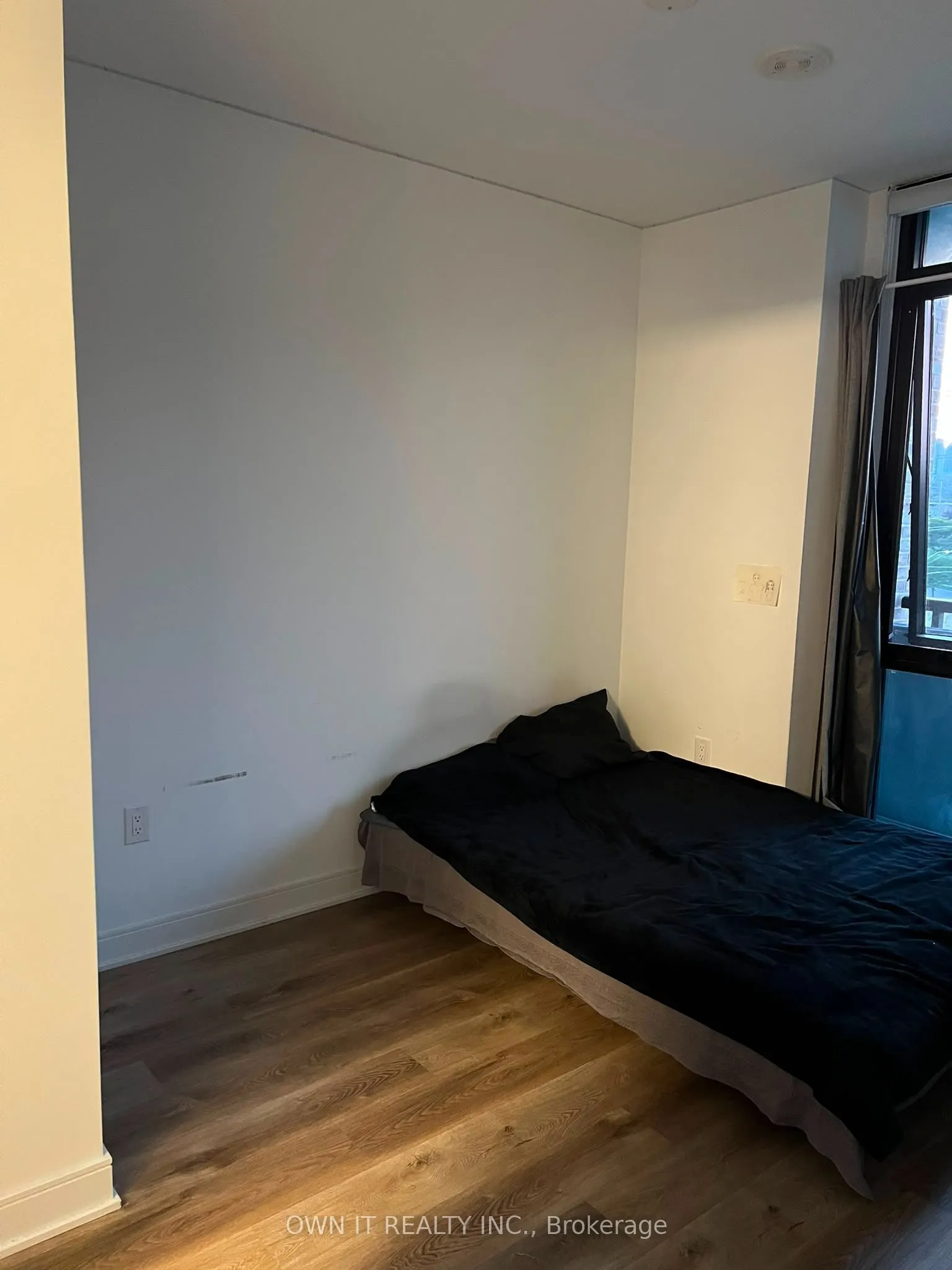 86 Dundas Street E #403