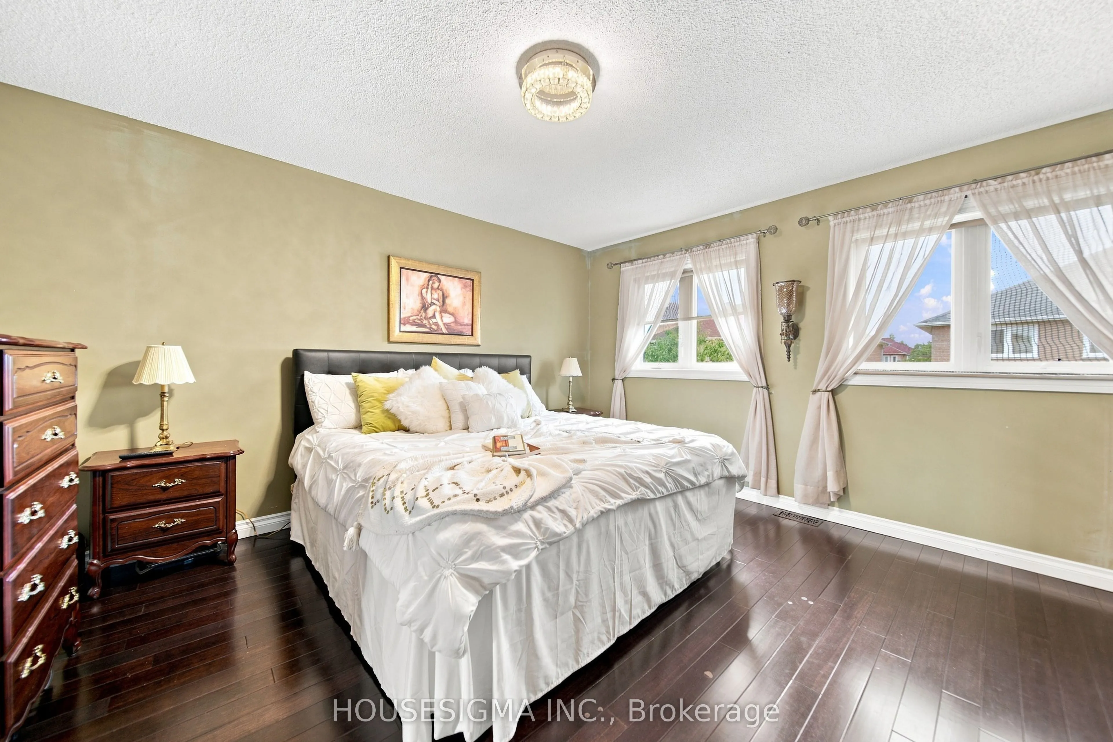 902 Applecroft Circle