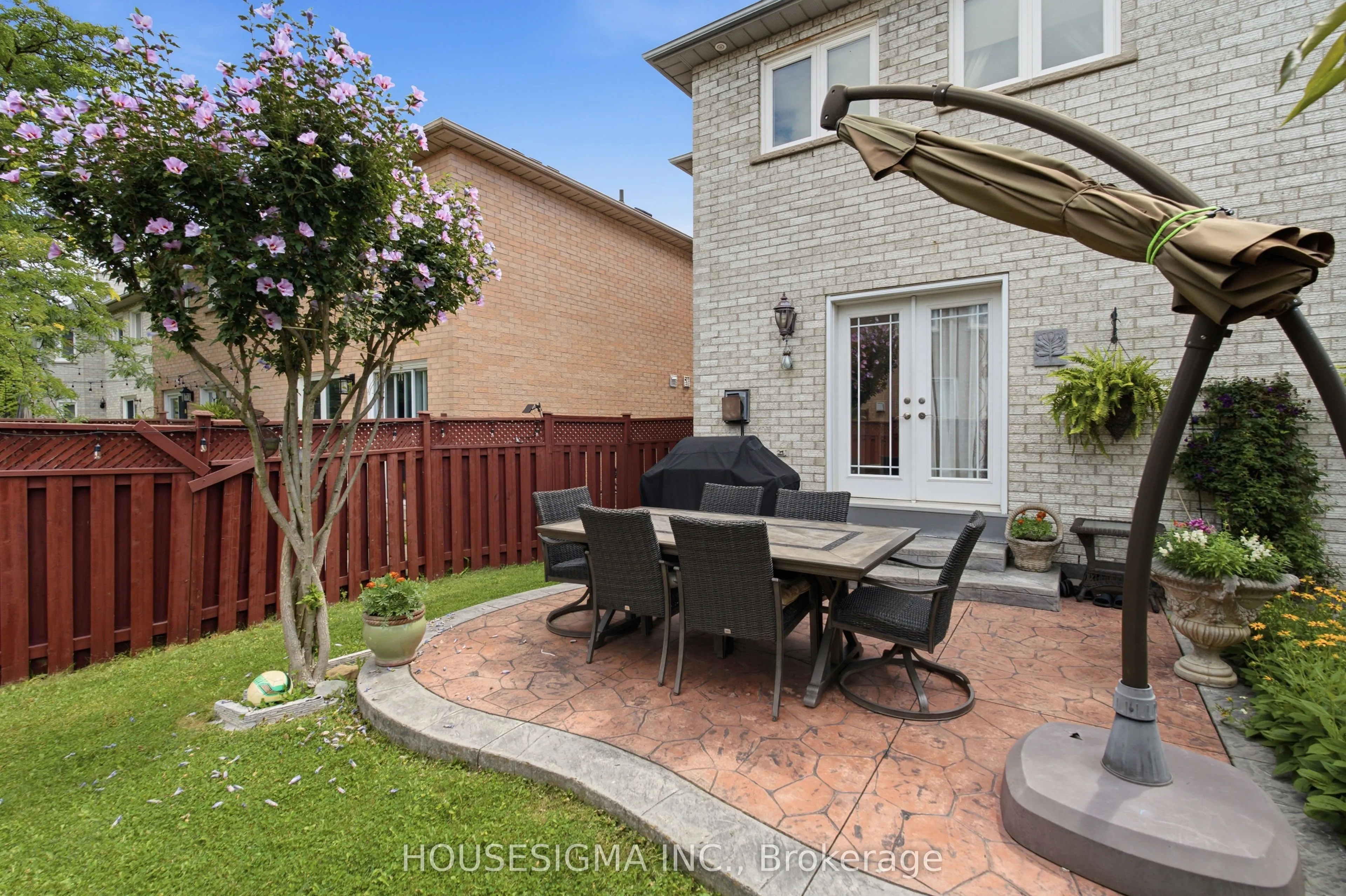 902 Applecroft Circle