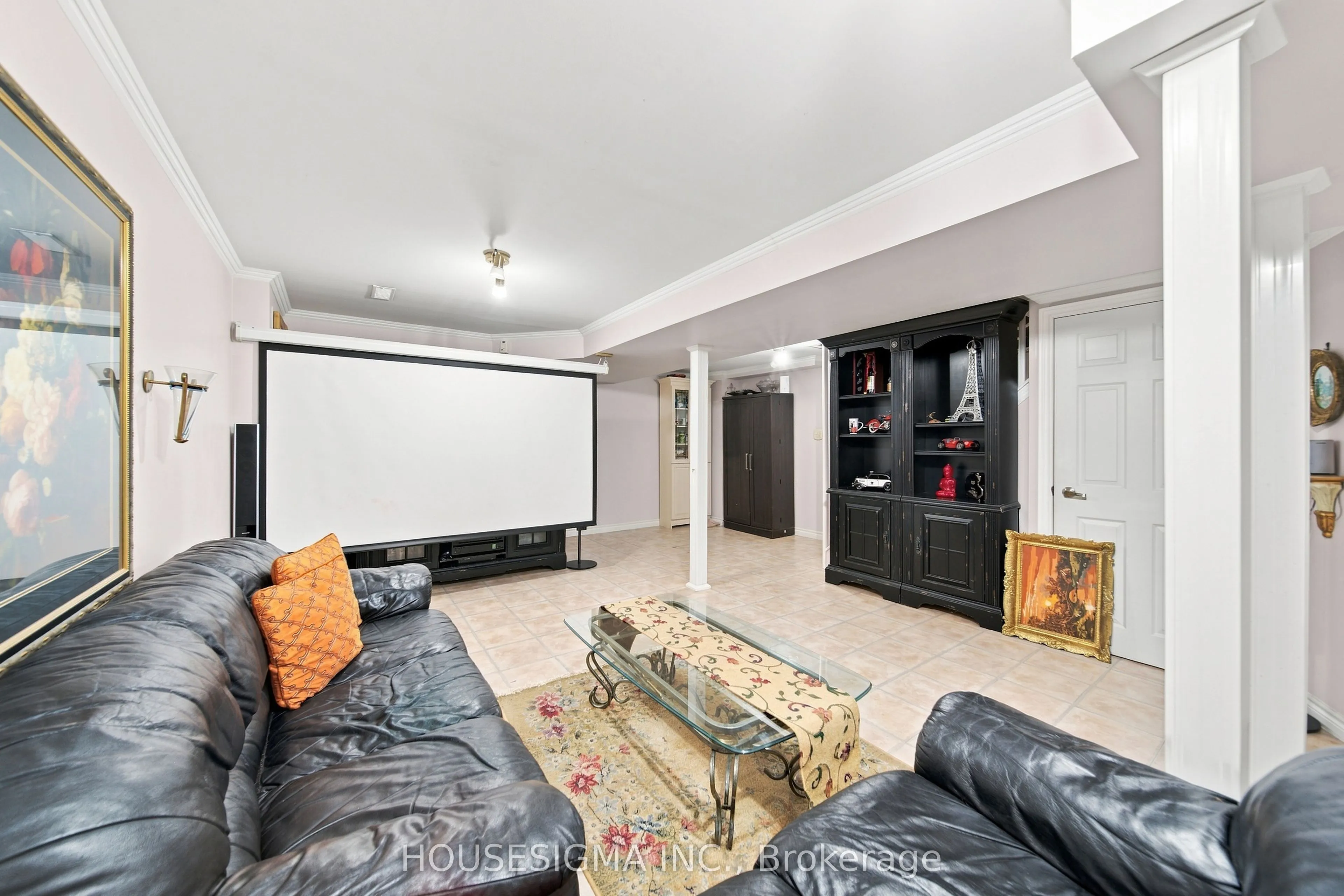 902 Applecroft Circle