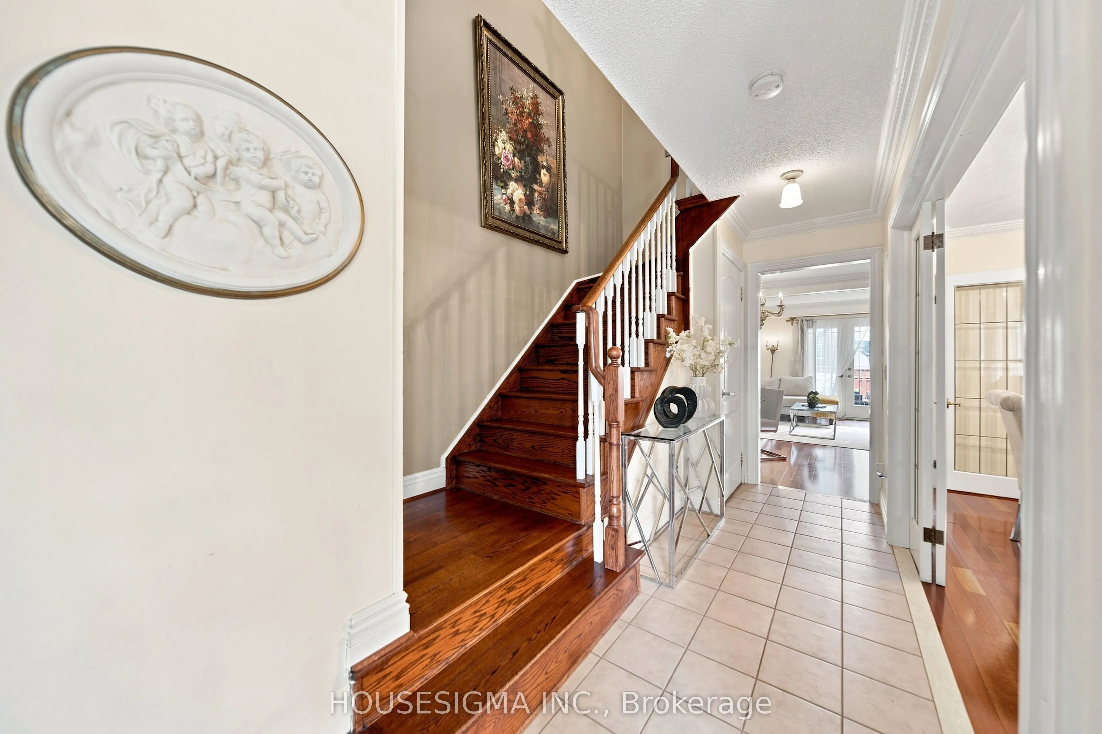902 Applecroft Circle
