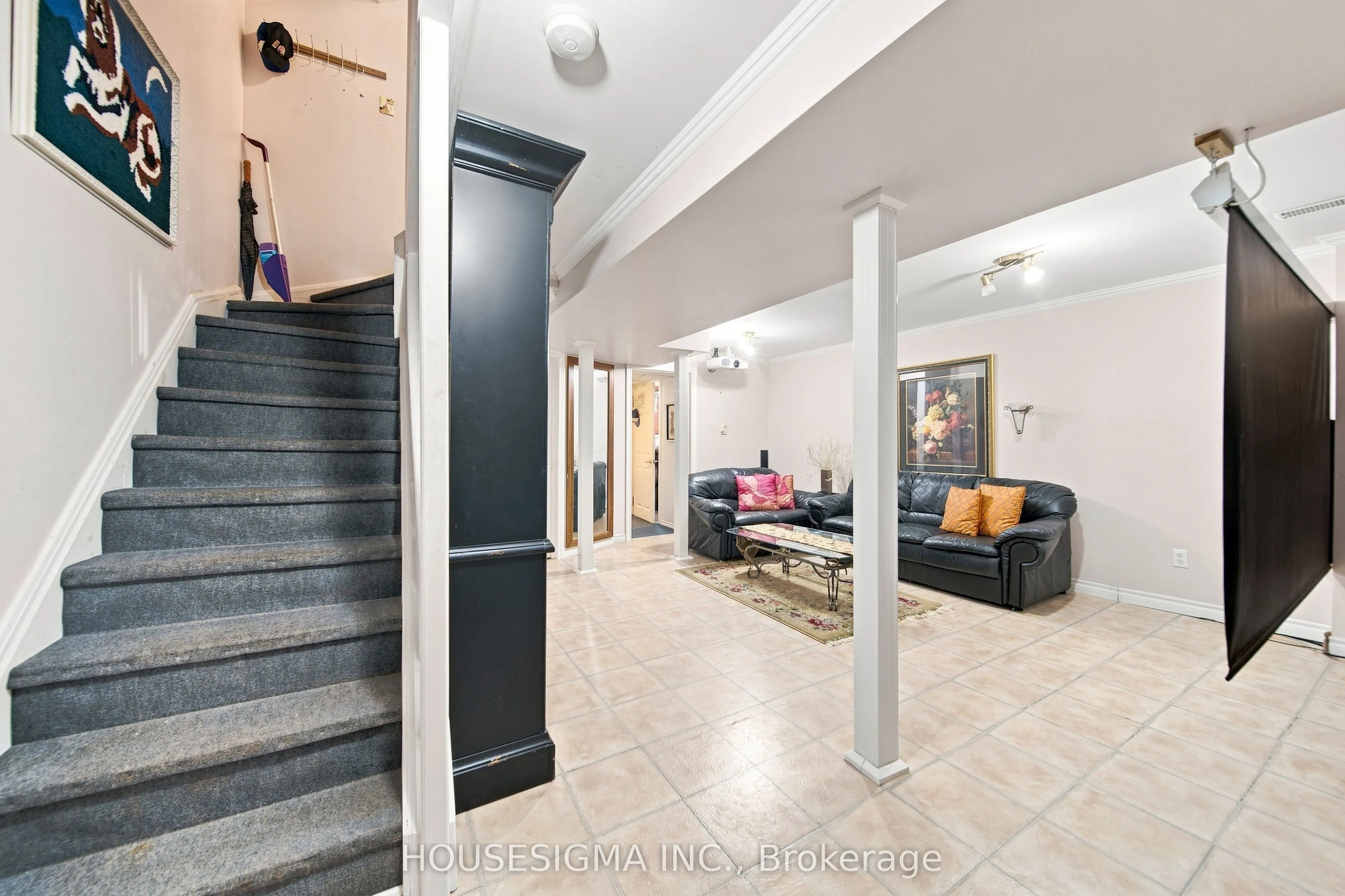 902 Applecroft Circle