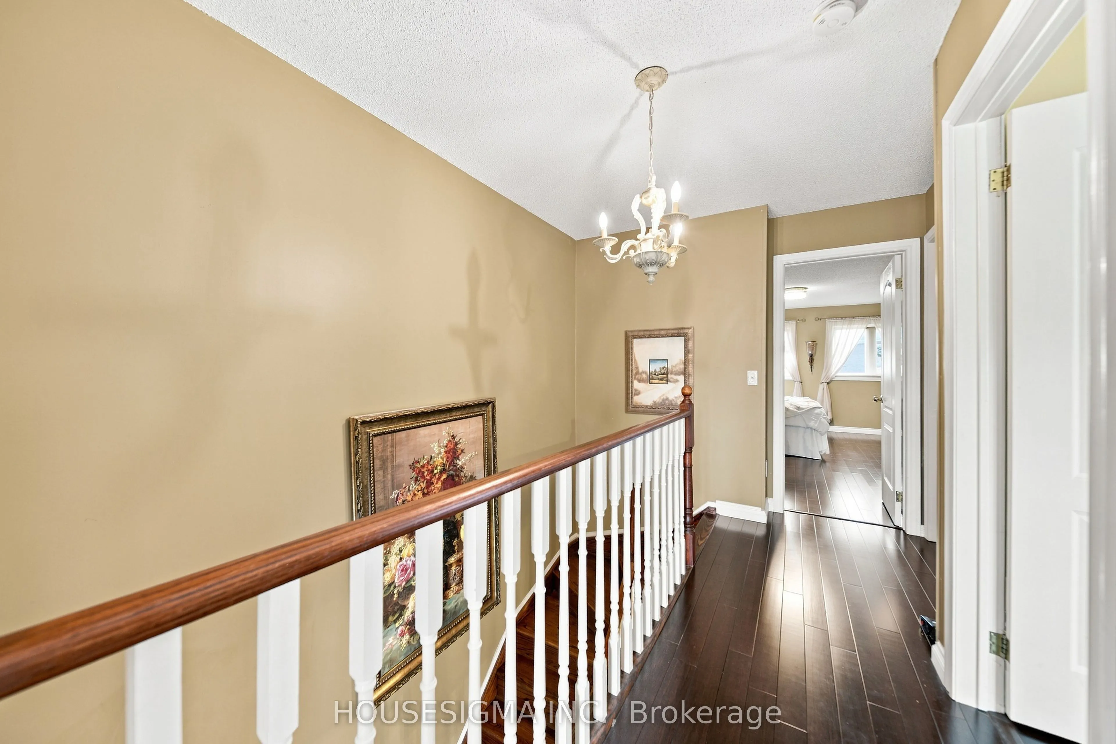 902 Applecroft Circle