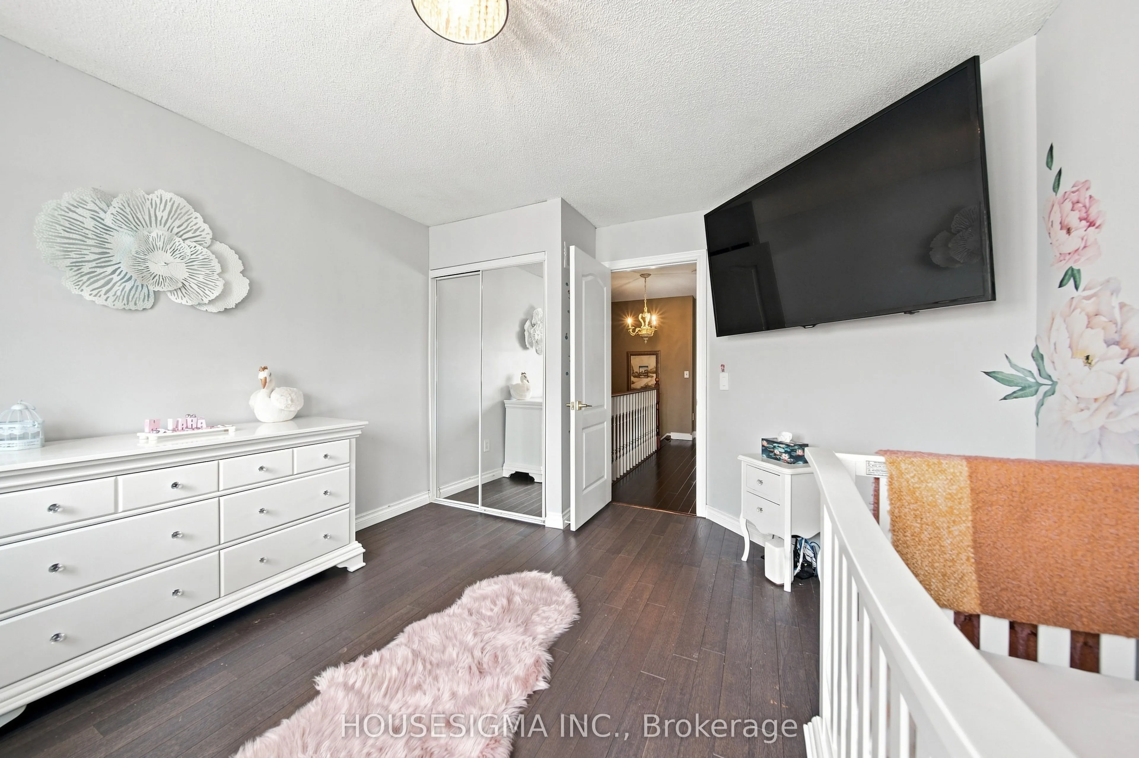 902 Applecroft Circle
