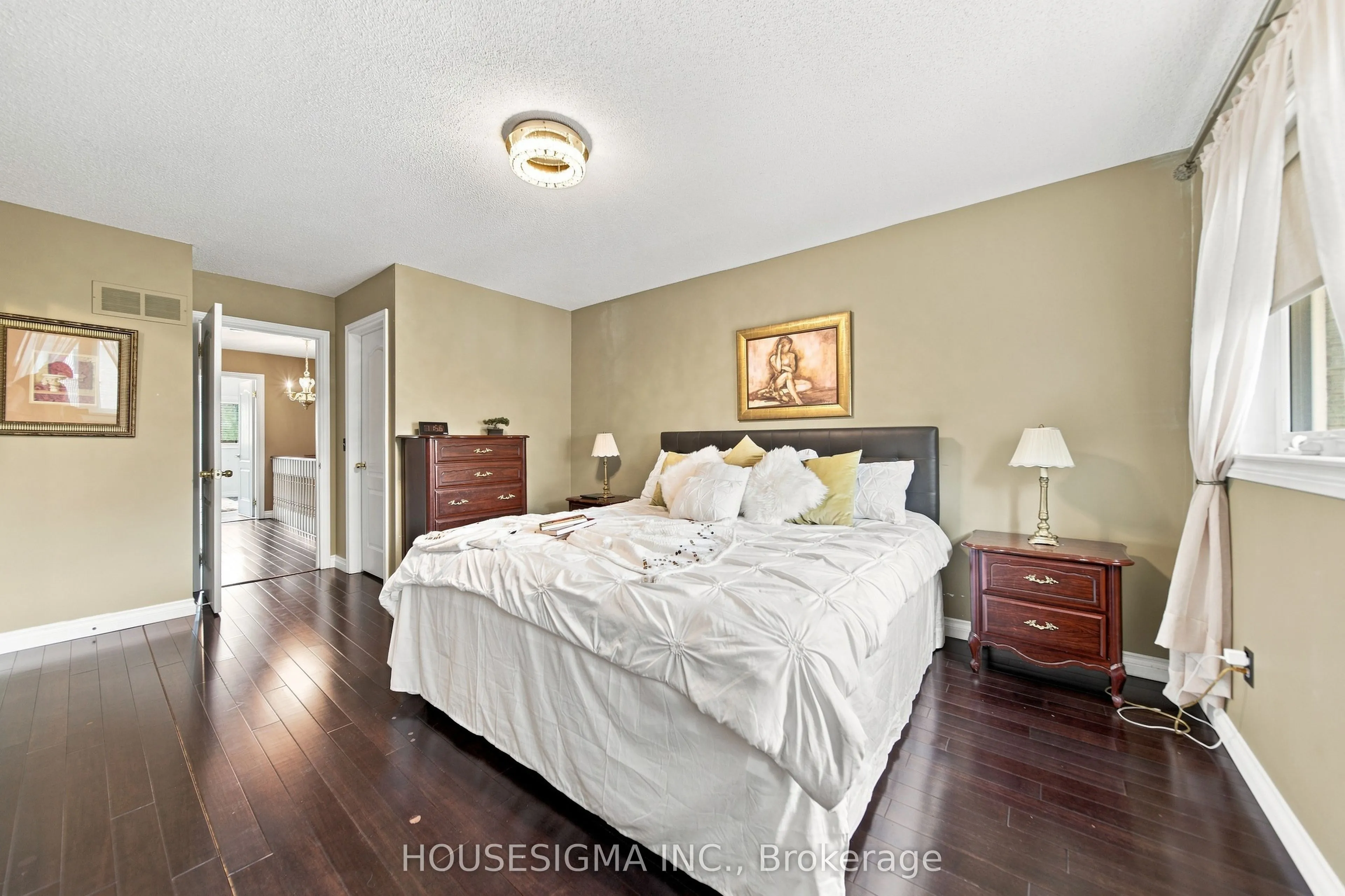 902 Applecroft Circle
