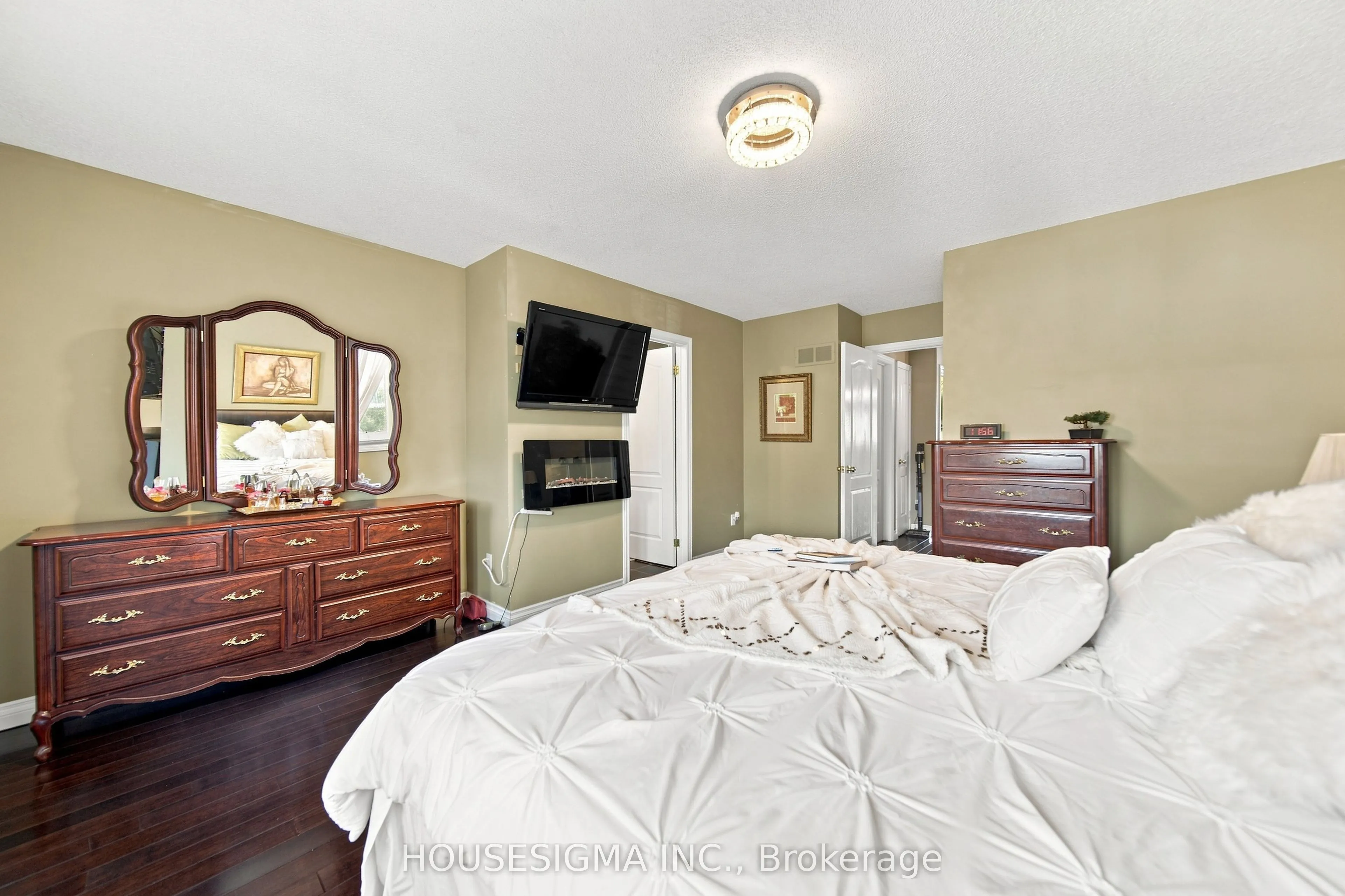 902 Applecroft Circle