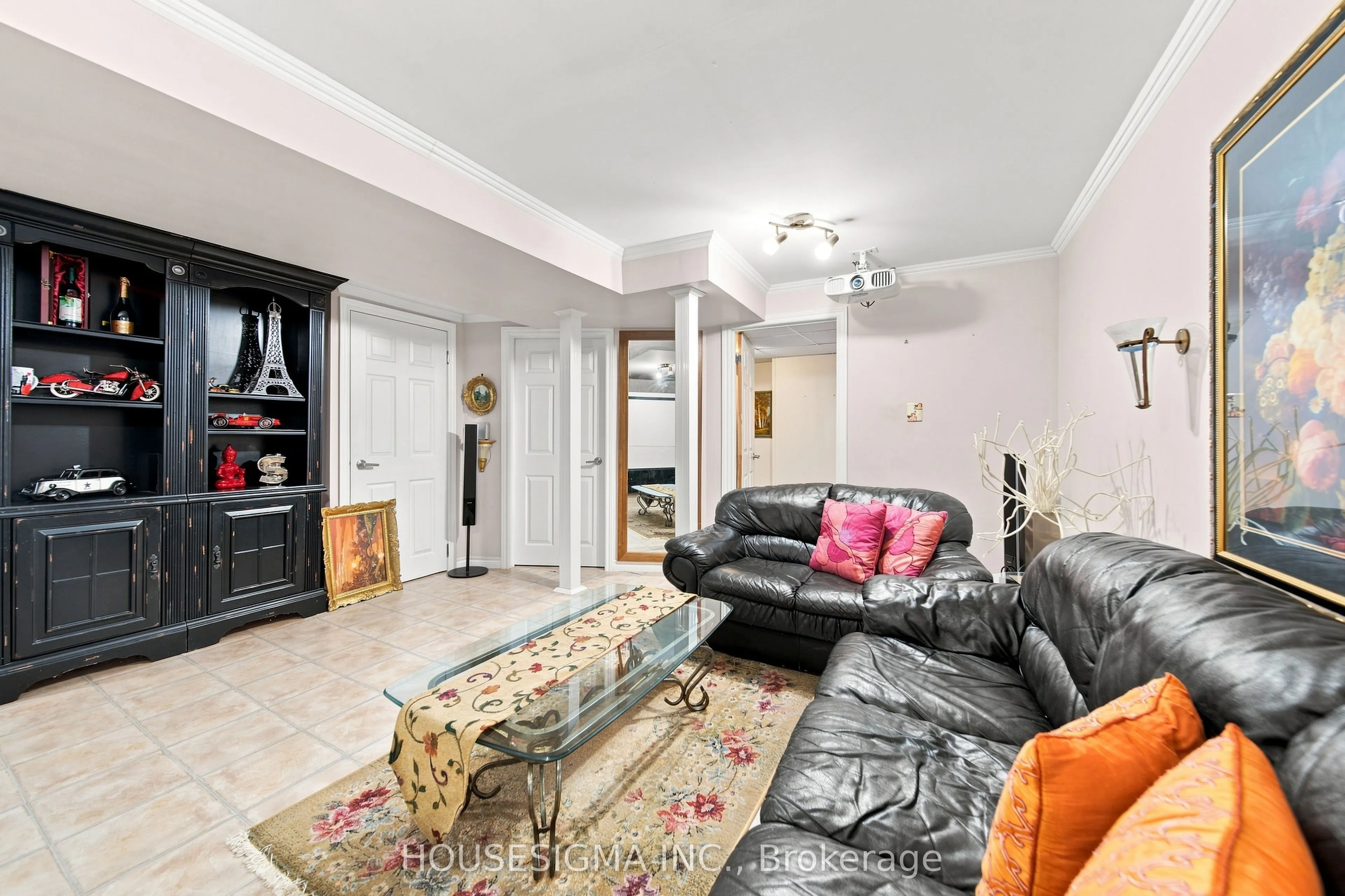 902 Applecroft Circle