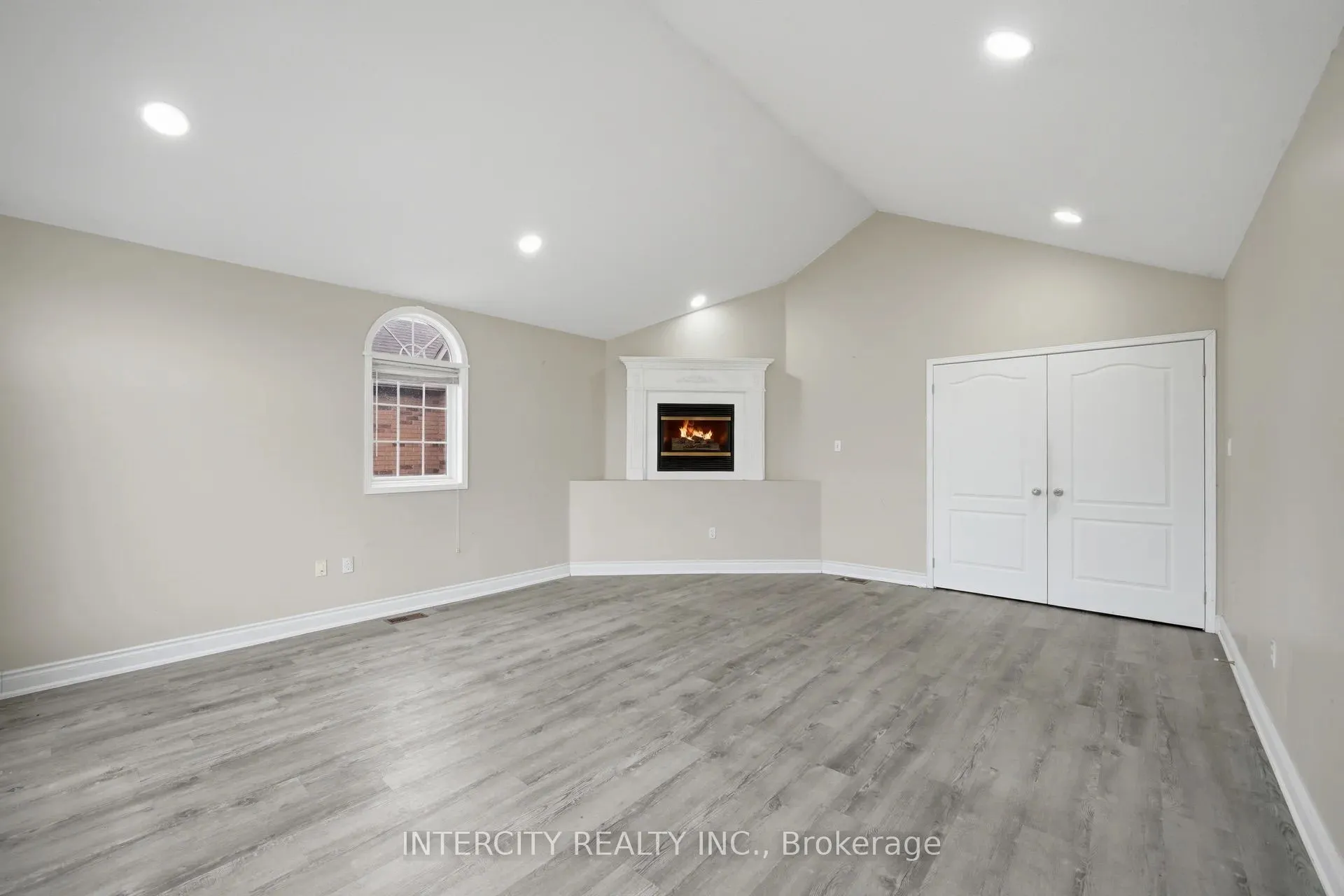42 Mosley Crescent