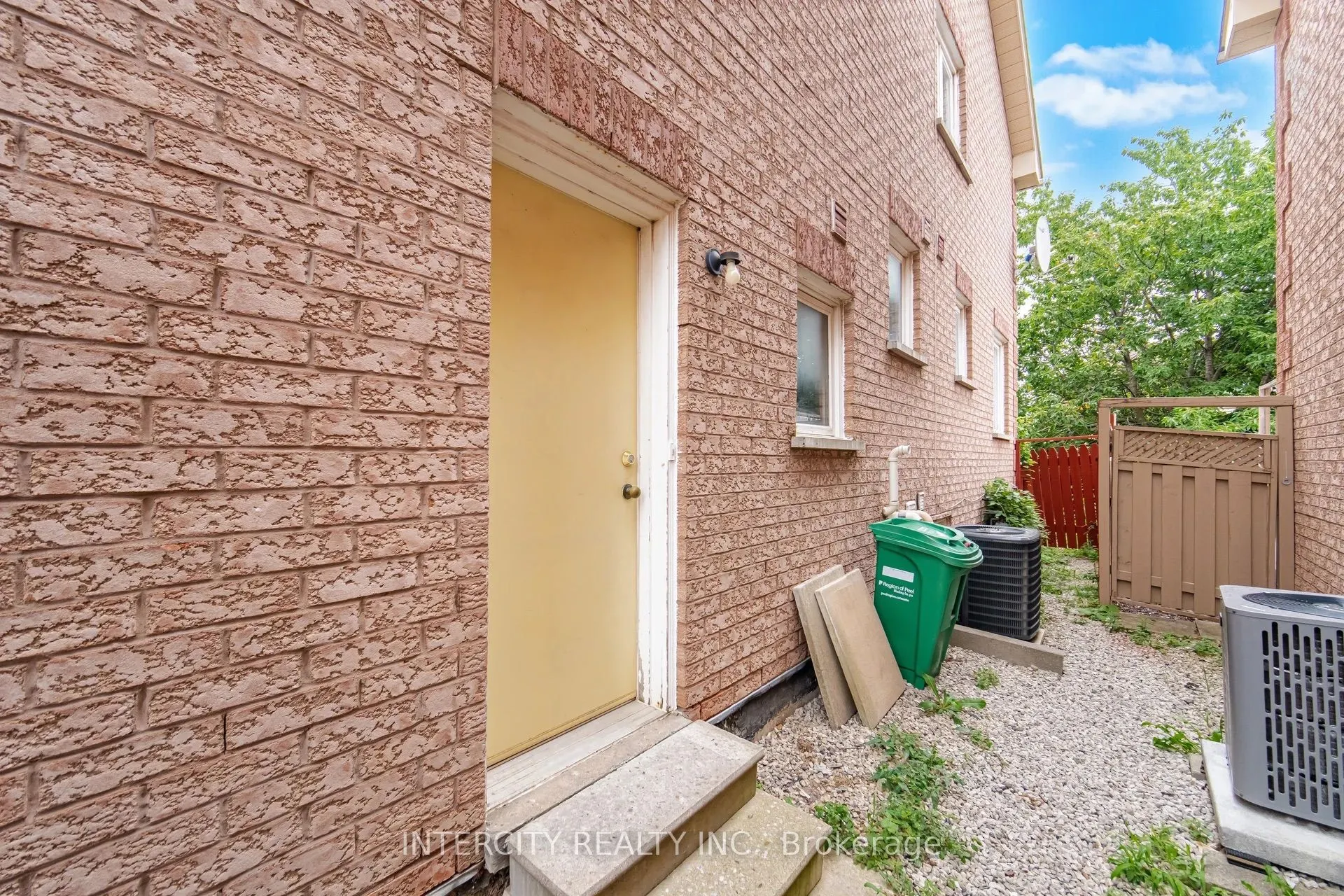 42 Mosley Crescent