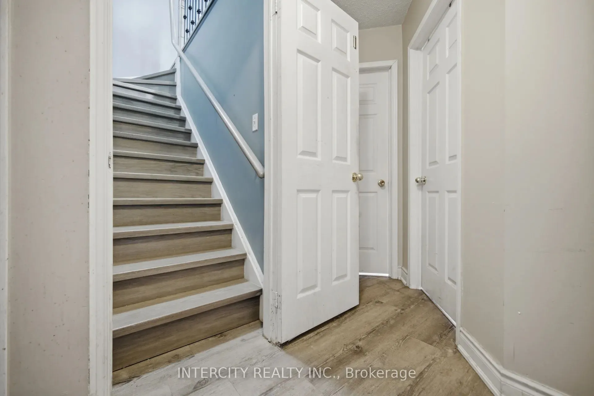 42 Mosley Crescent