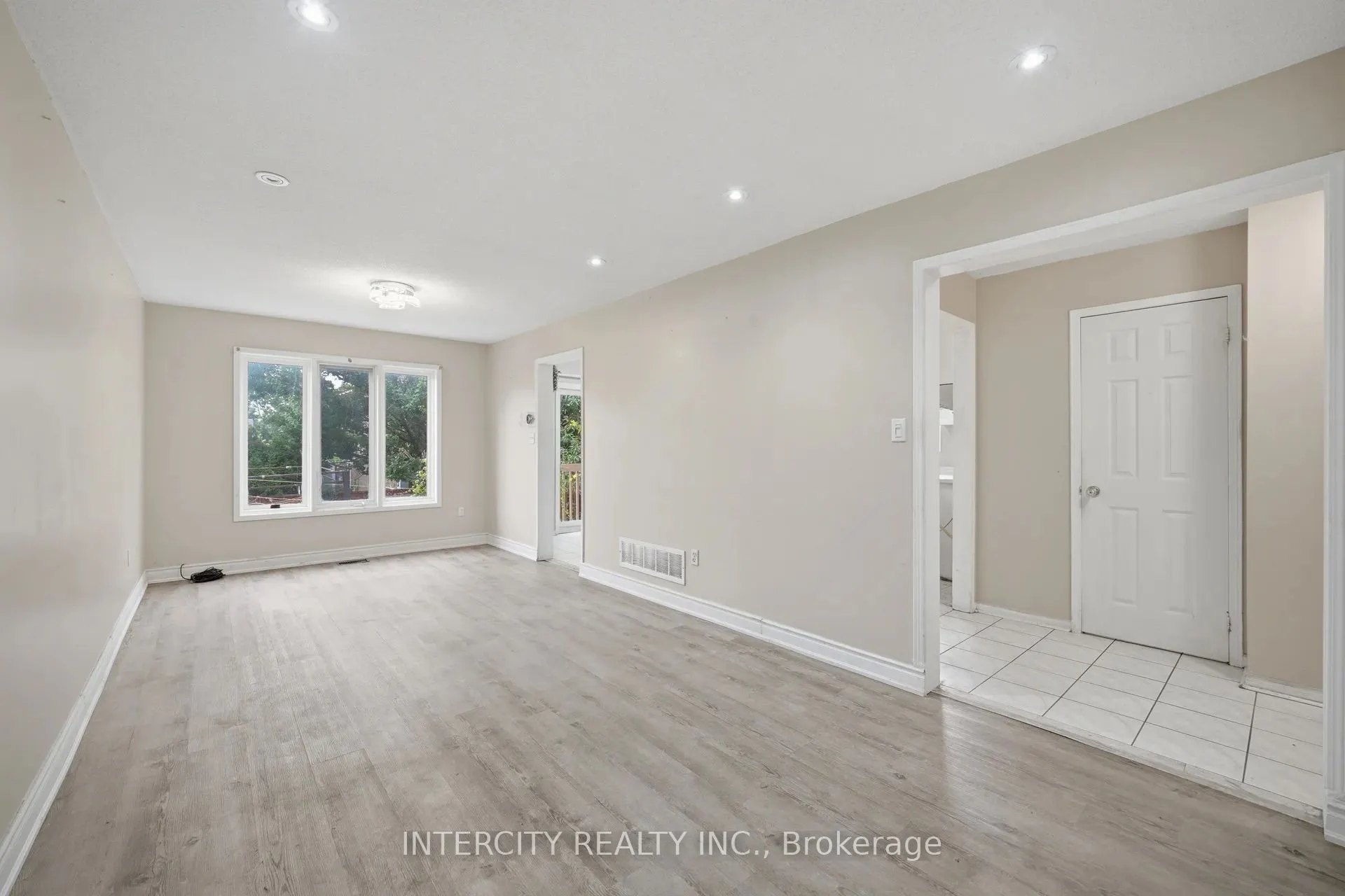 42 Mosley Crescent